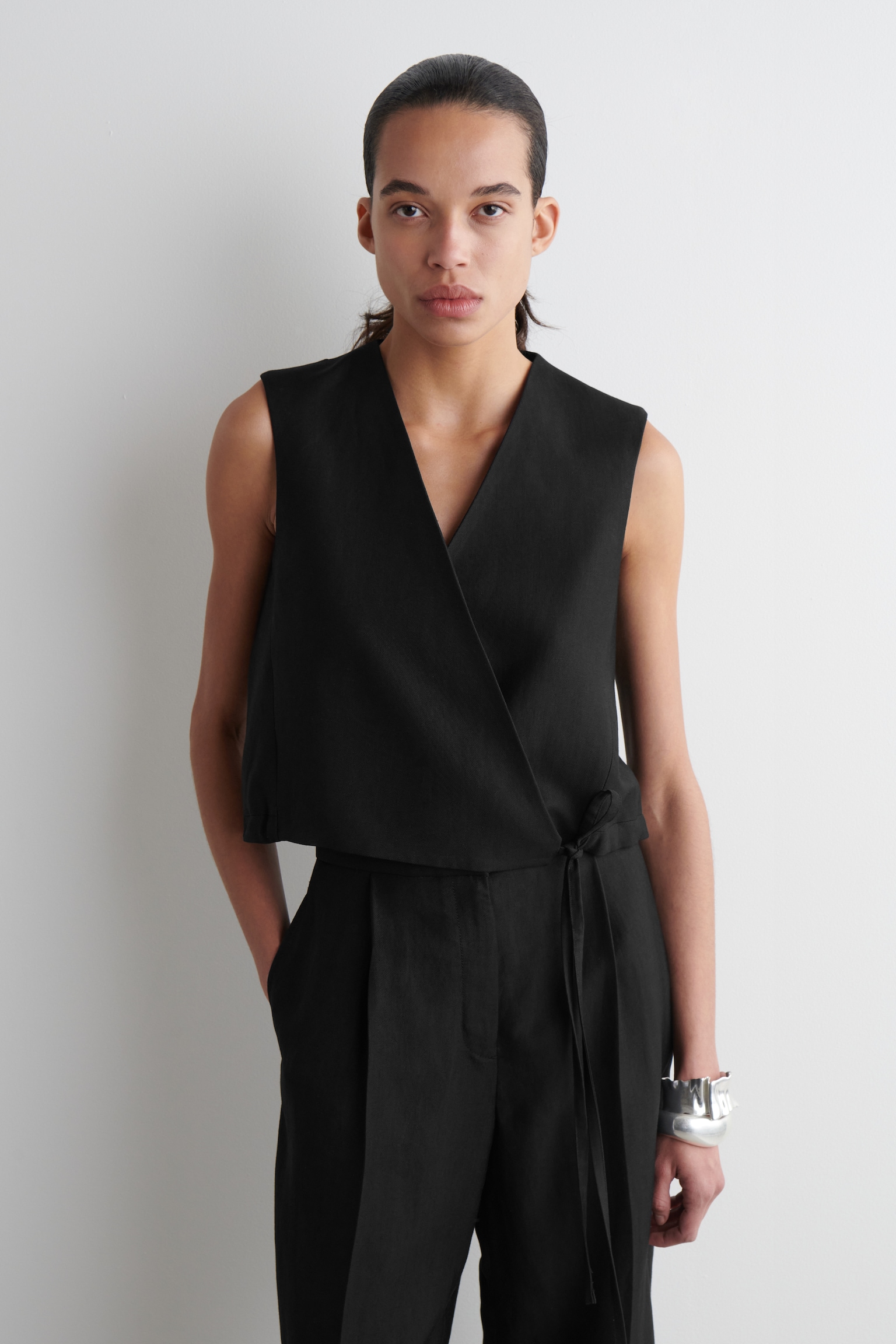 GILET PORTEFEUILLE À DÉTAIL NOUÉ EN LIN MÉLANGÉ - NOIR/BLANC