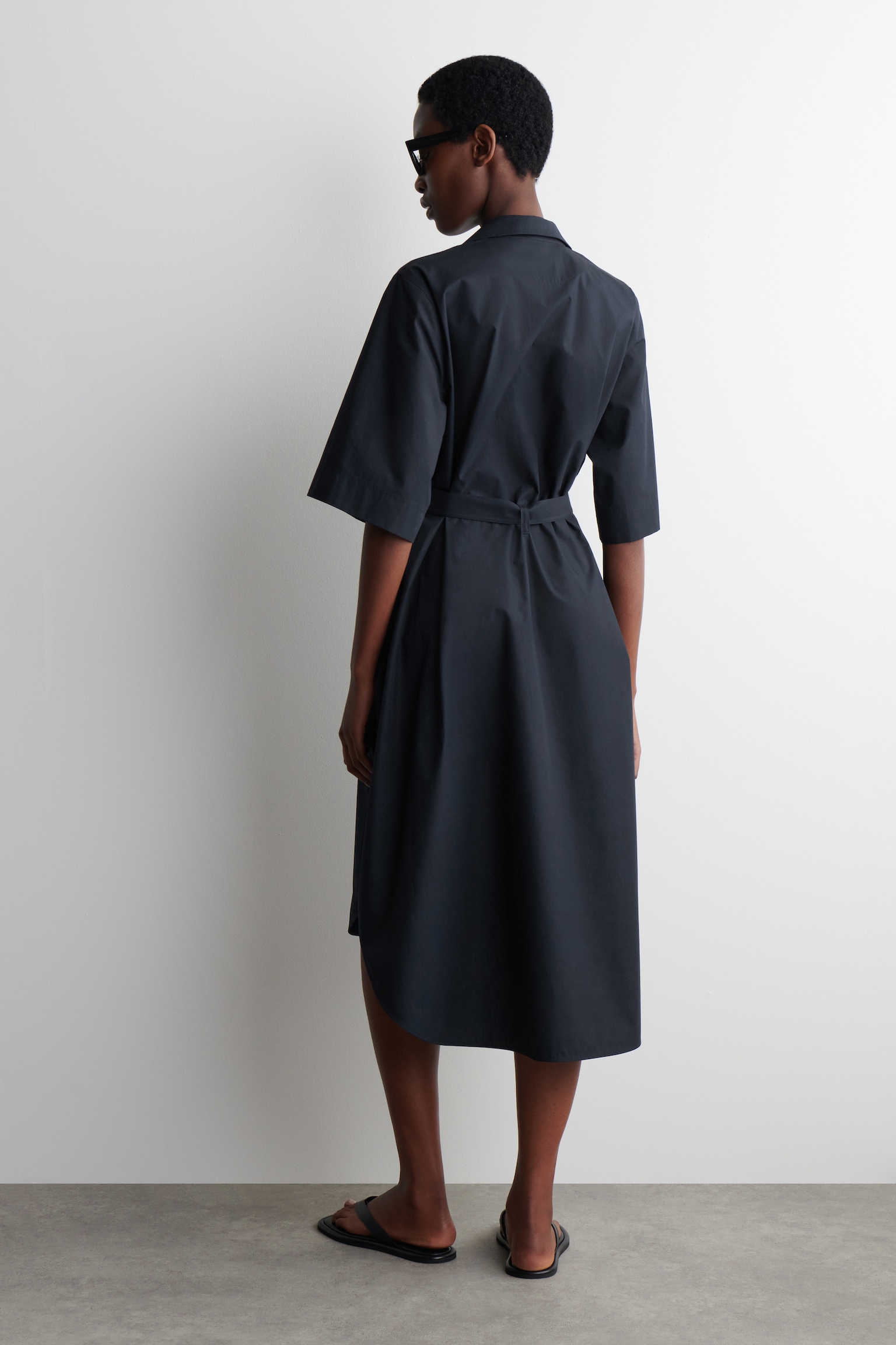 VESTIDO CAMISERO DE MANGA CORTA CON CINTURÓN - AZUL MARINO/BLANCO - 3