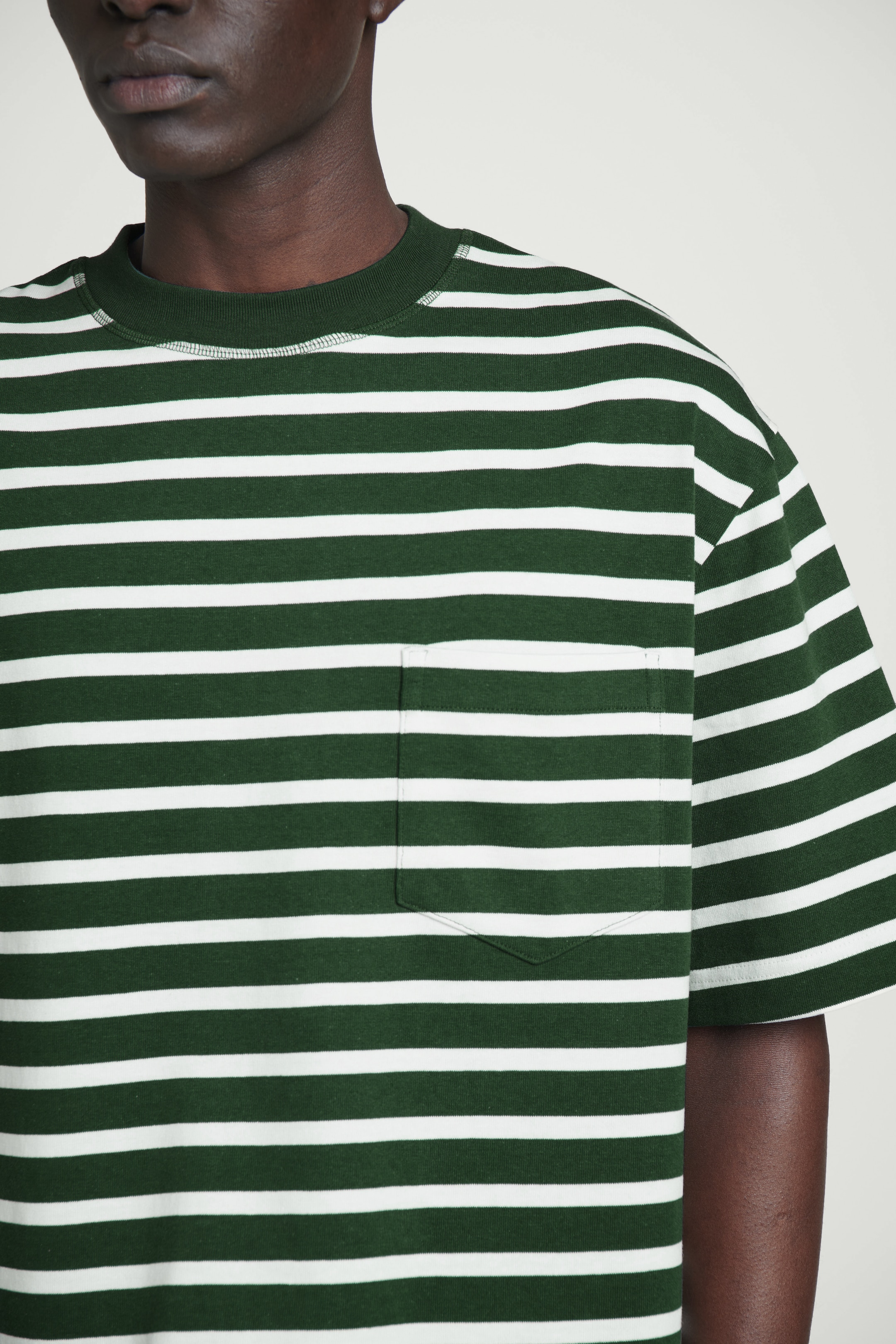 Grösseres Bild ansehen: GEWICHTIGES OVERSIZED-T-SHIRT AUS BAUMWOLLE - GRÜN/WEISS/GESTREIFT - HERREN | H&M CH 4