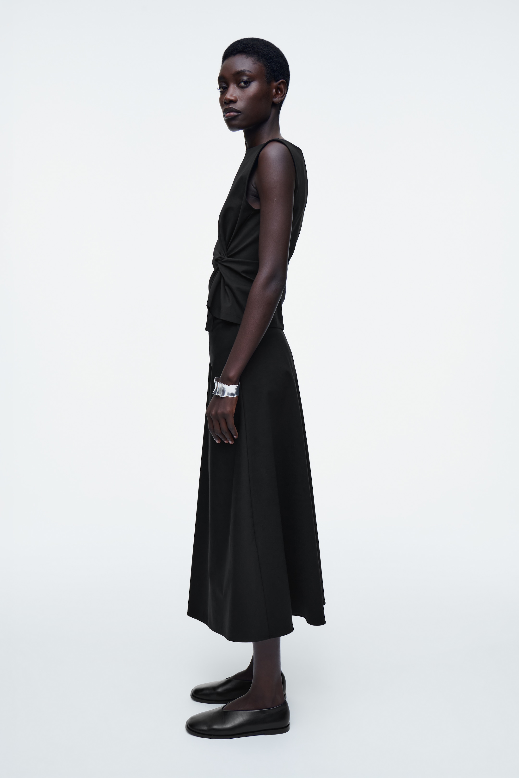Zobrazit větší obrázek: Top s twist detailem - ČERNÁ - ŽENY | H&M CZ 3
