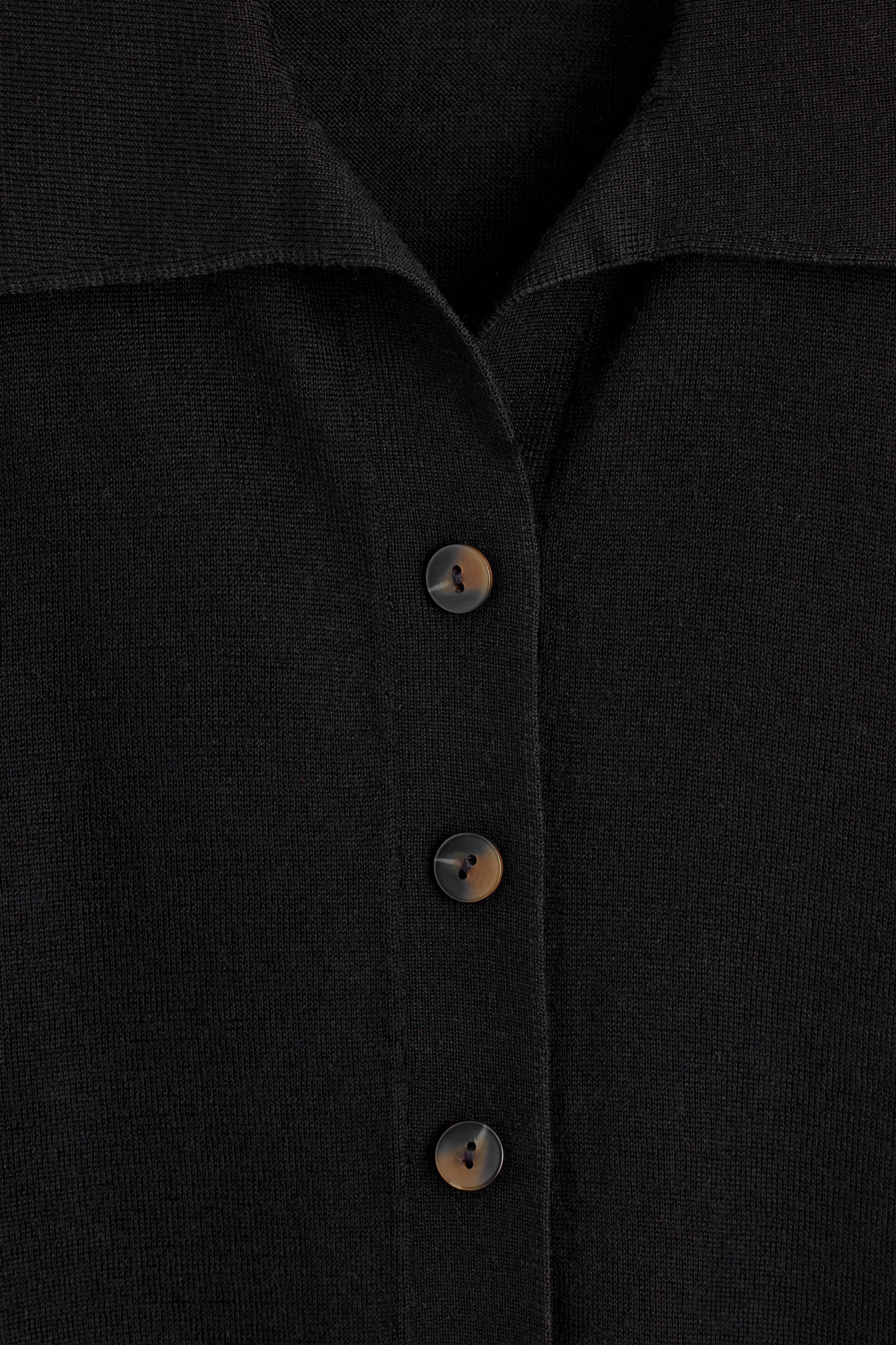 StillMedia/DescriptiveDetail