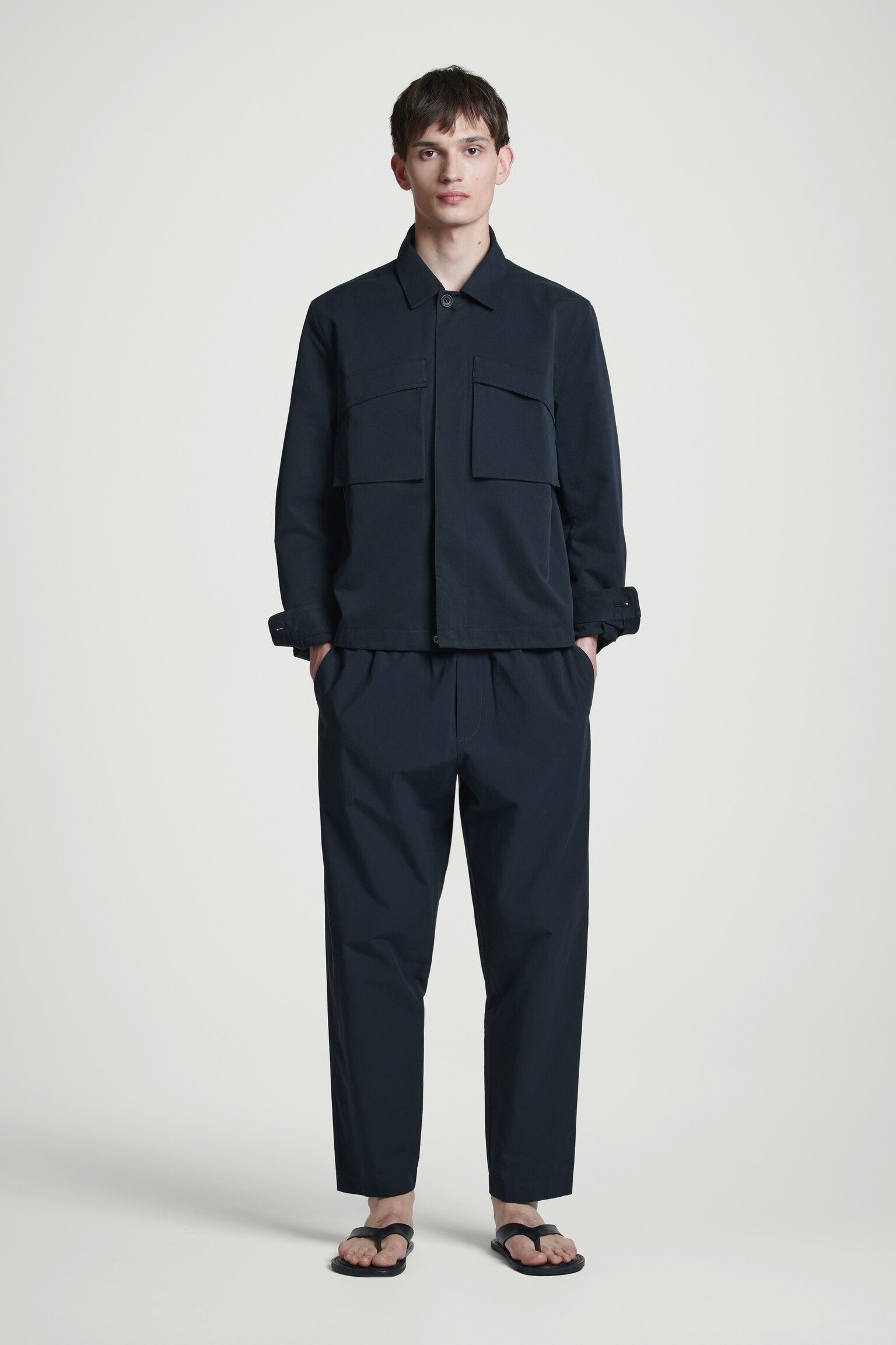 PANTALÓN DE ALGODÓN ELÁSTICO TAPERED FIT - AZUL MARINO/BEIGE/AZUL