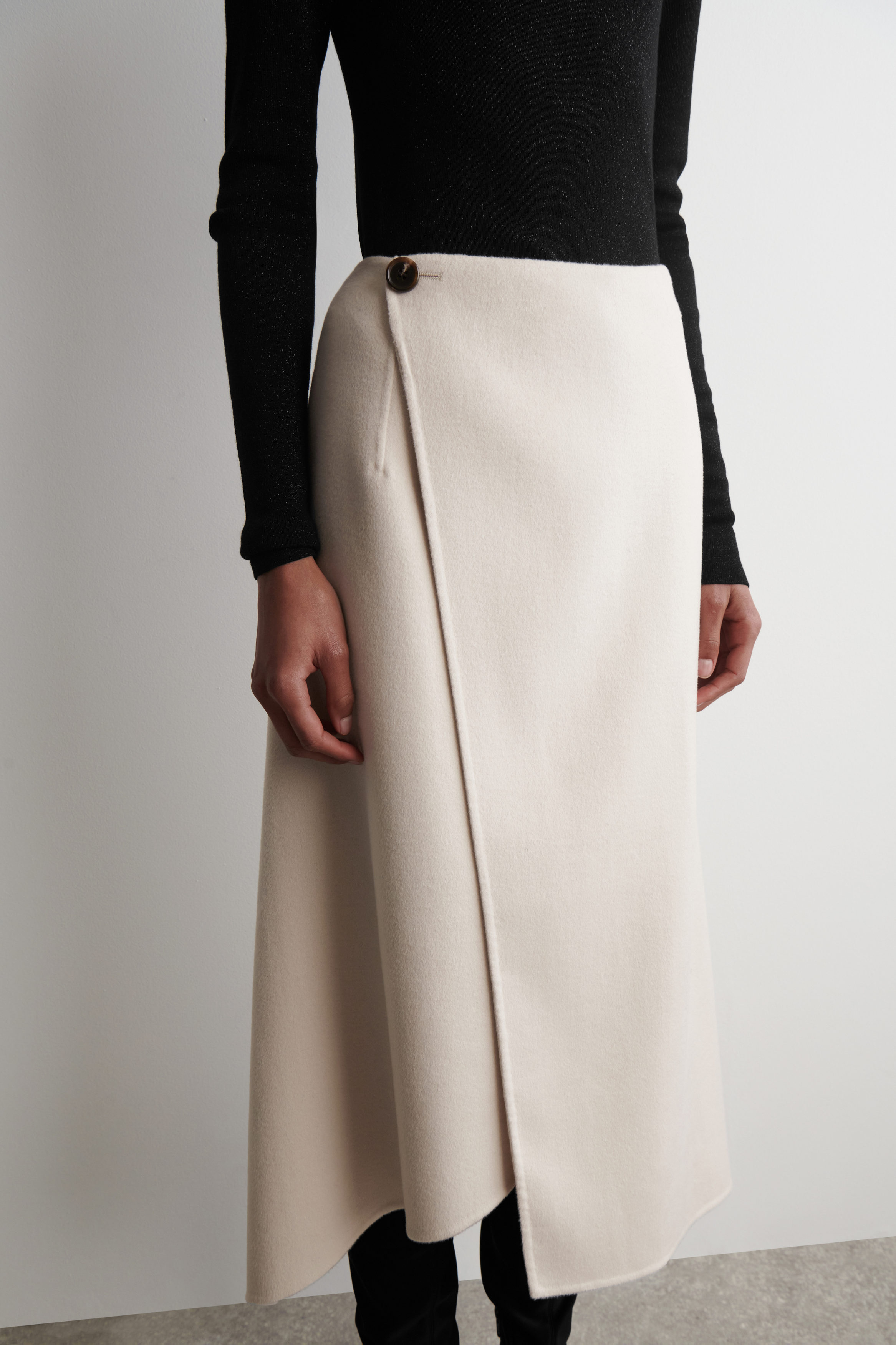 DOUBLE-FACED WOOL WRAP SKIRT - CREAM | COS CH