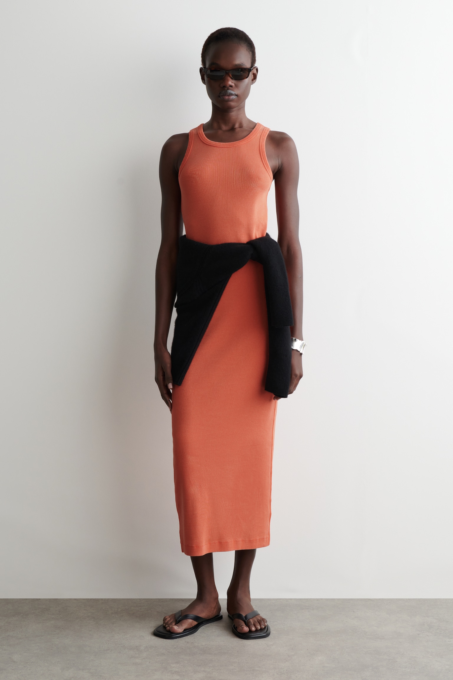 ROBE MOULANTE CÔTELÉE - ORANGE/OCRE/NOIR/BLEU MARINE / BLANC / RAYURES