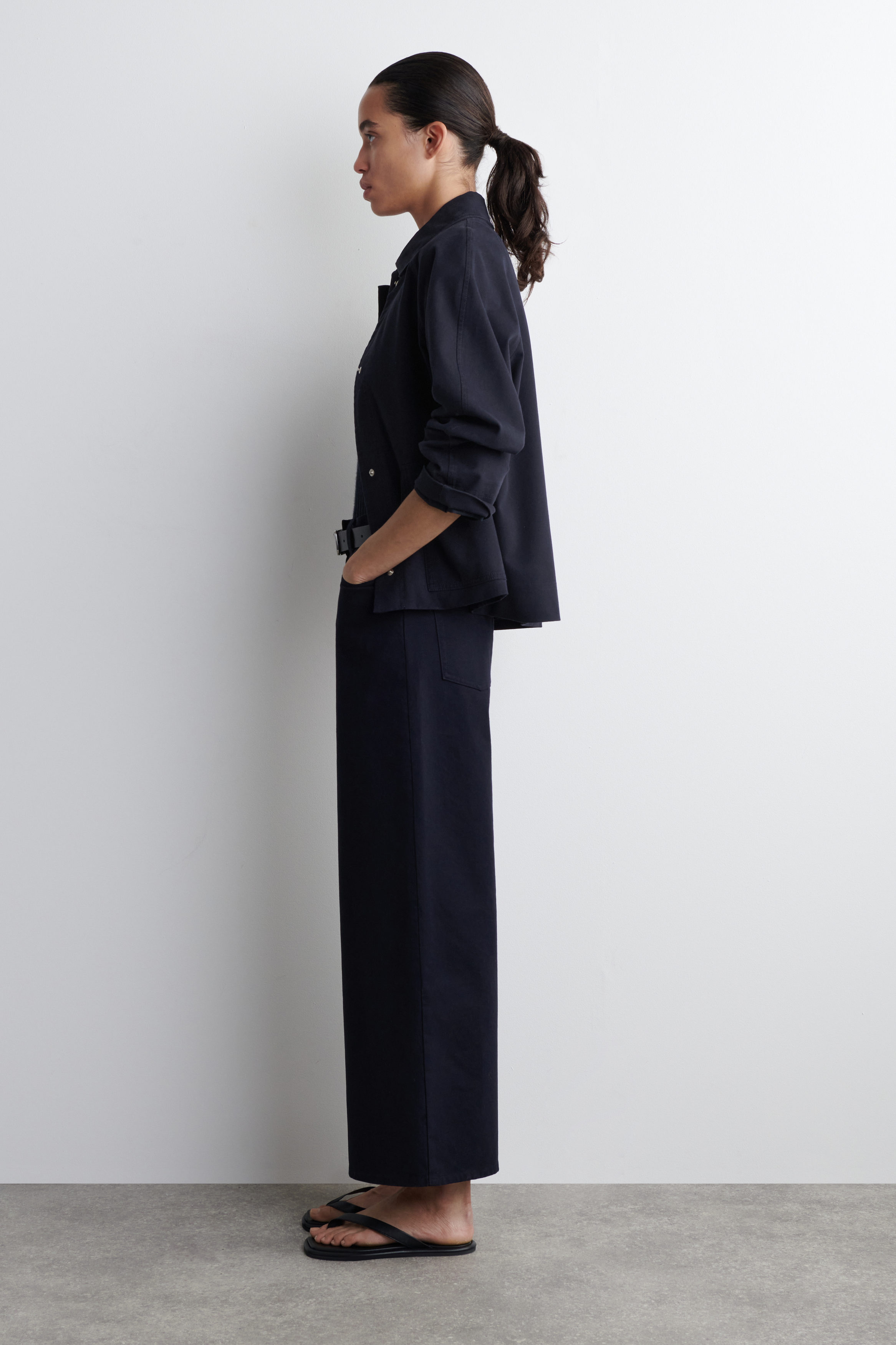 KHOKI　\"Wide-leg cropped pants 　col.Navy Wide-leg cropped pants Navy – EYE/KHOKI
