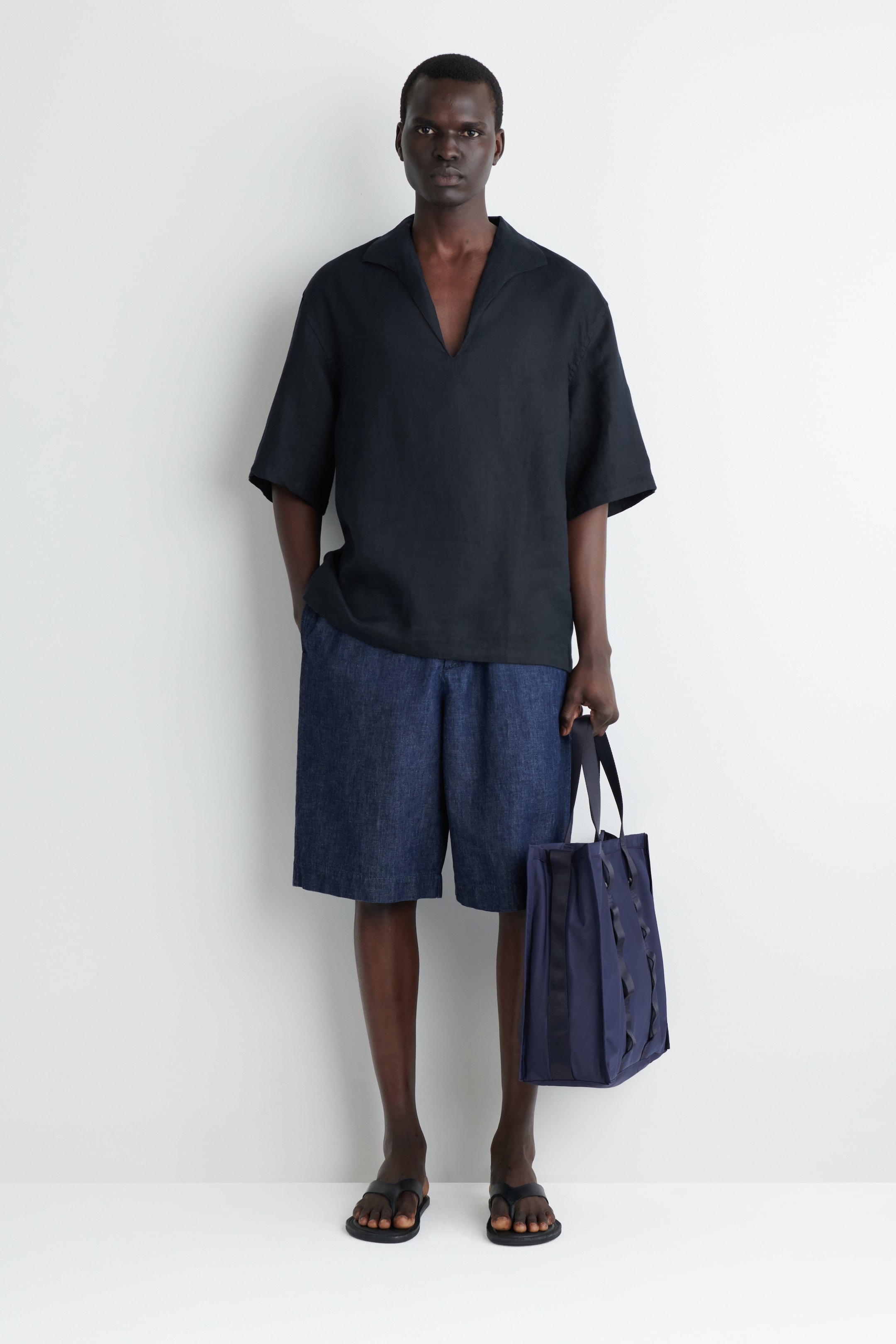 Grösseres Bild ansehen: LEINENHEMD MIT OFFENEM KRAGEN - NAVYBLAU - HERREN | H&M CH 2