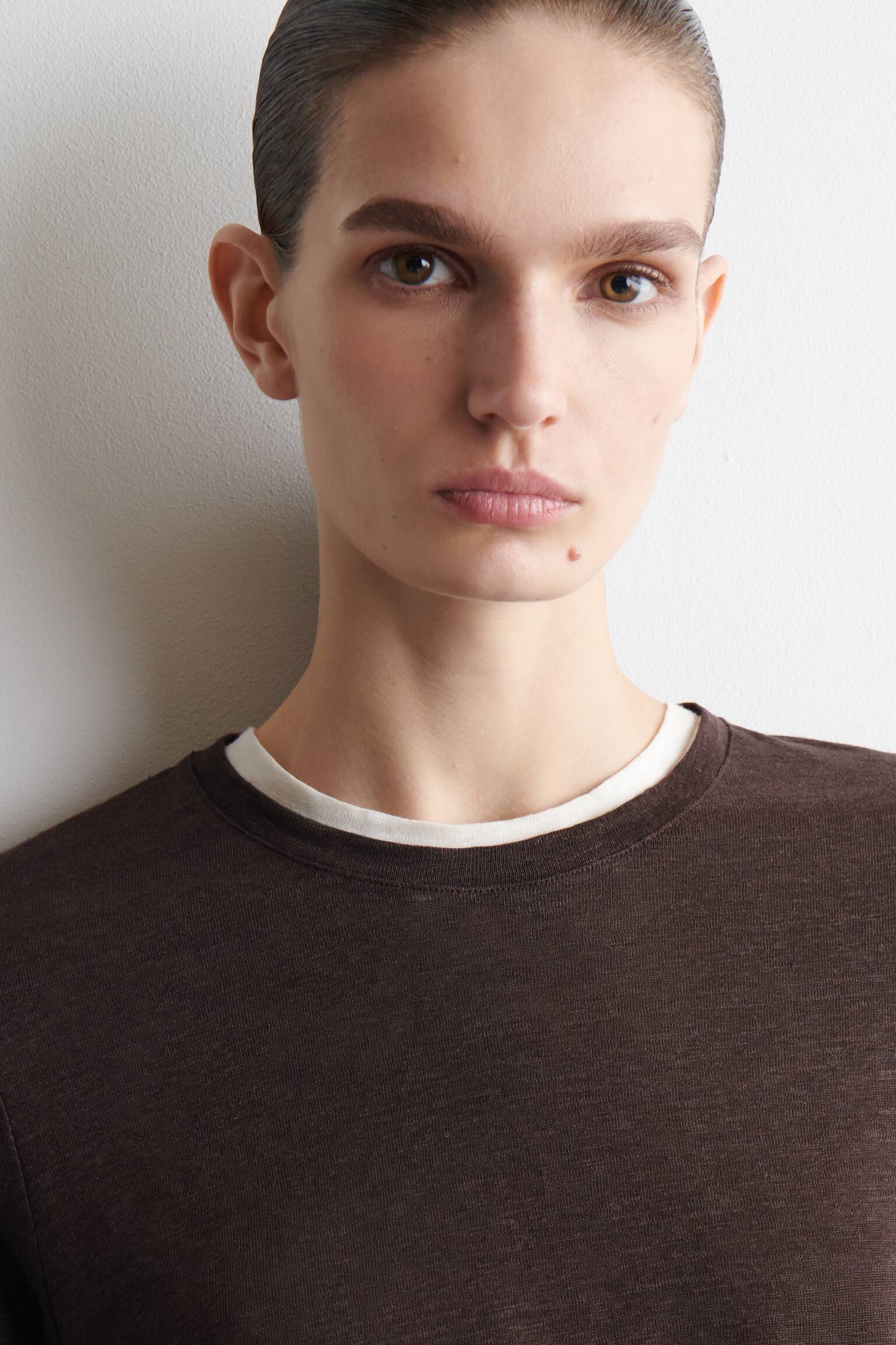 חולצת טריקו מפשתן עם צווארון עגול - 7