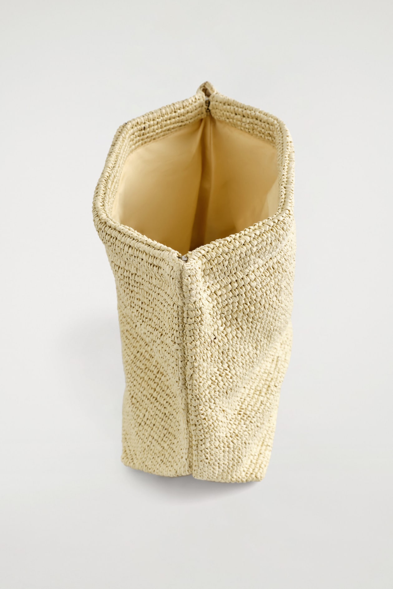 FOLDED CLUTCH BAG - STRAW — BEIGE