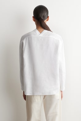 BUTTON-DETAIL LINEN V-NECK SHIRT — WHITE 4
