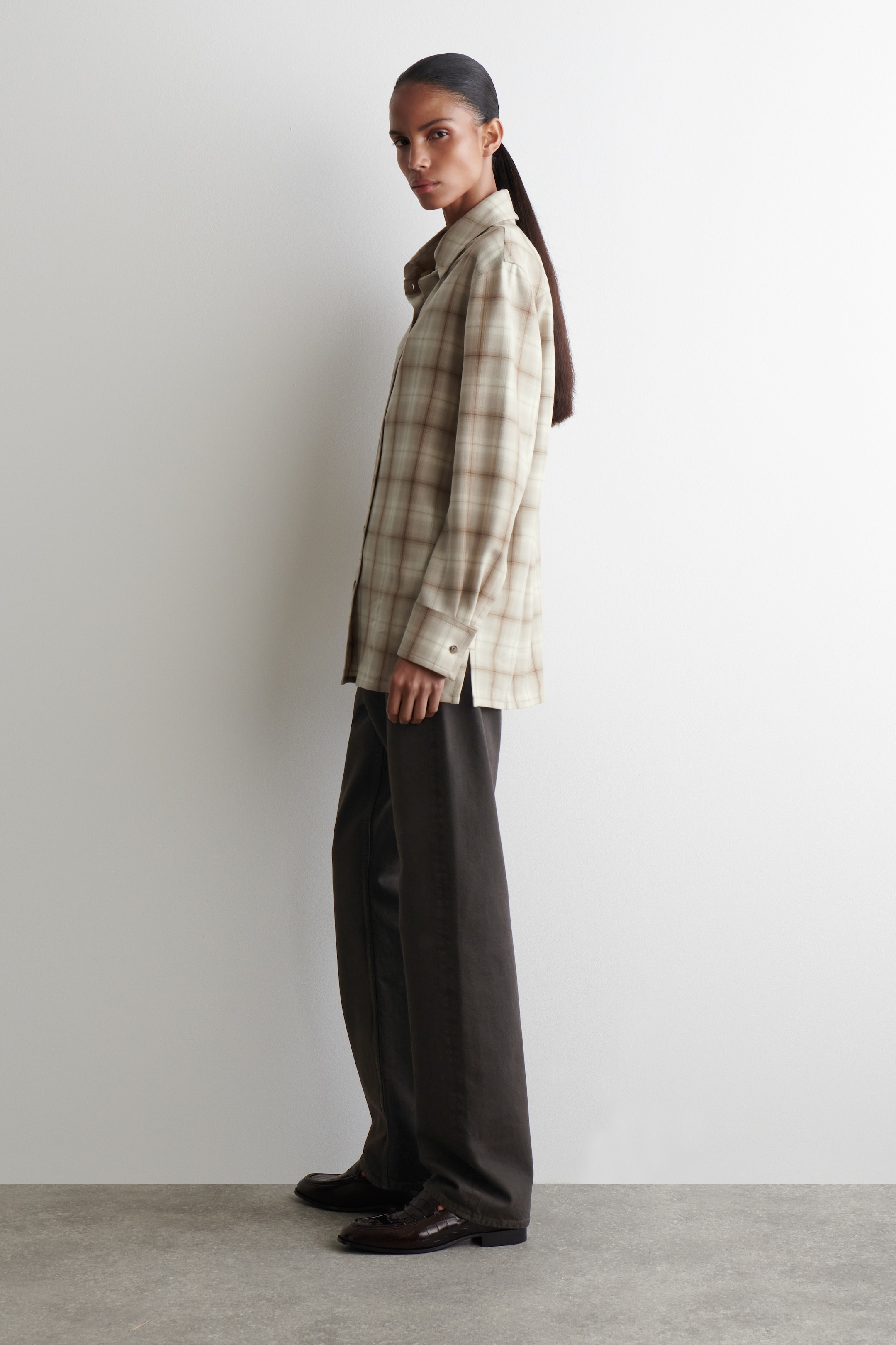 Grösseres Bild ansehen: KARIERTES FLANELLHEMD - BEIGE/KARIERT - DAMEN | H&M CH 3