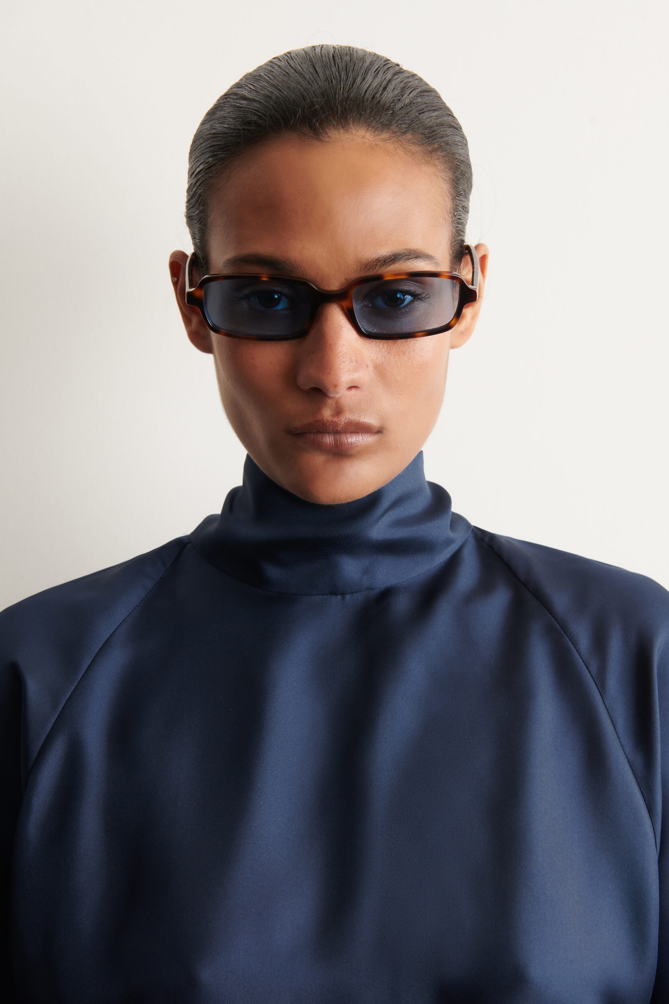 SMALA REKTANGULÄRA SOLGLASÖGON