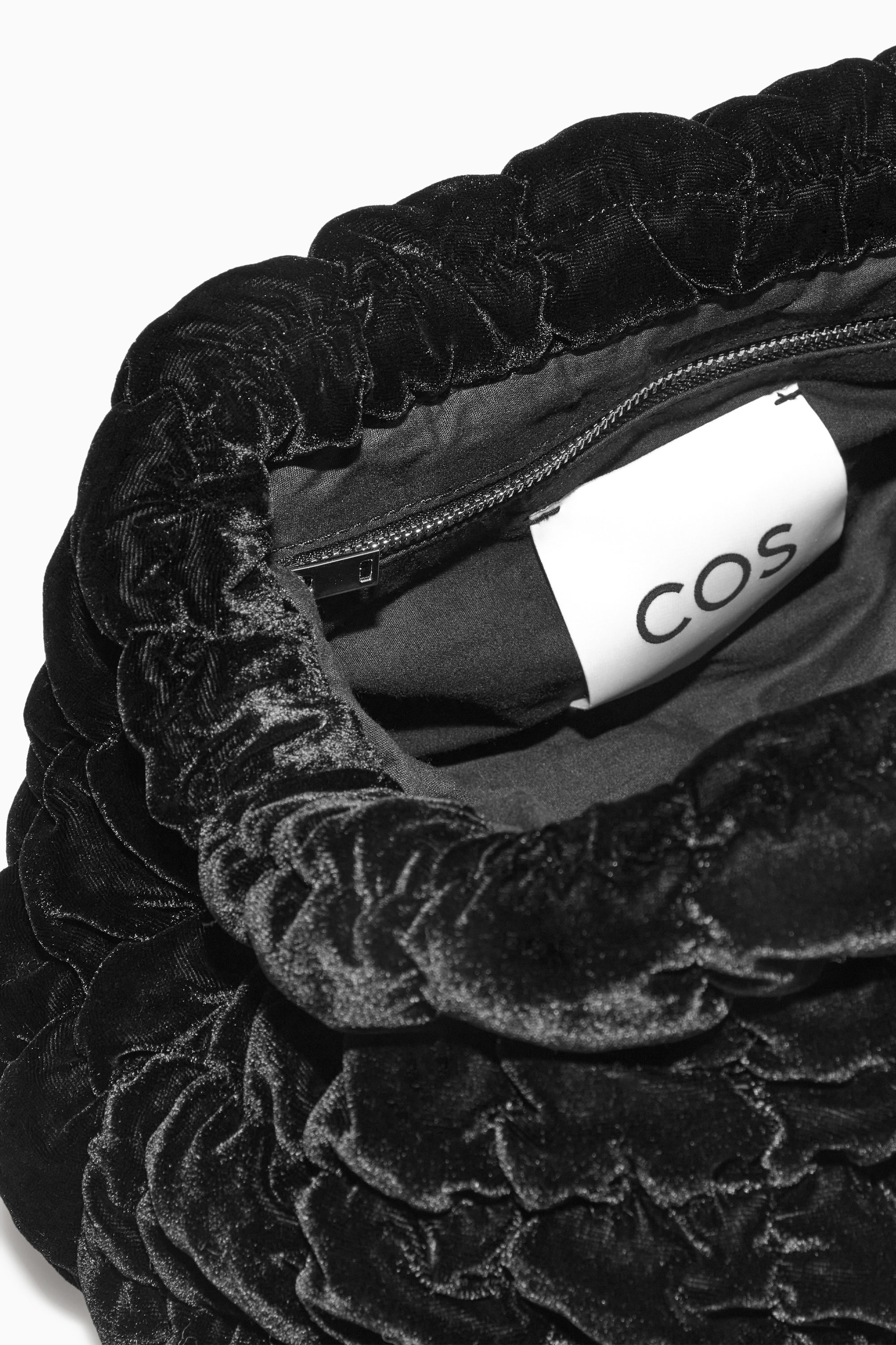 【COS】 Quilted Velvet Clutch Bag : Black QUILTED VELVET CLUTCH BAG - BLACK | COS