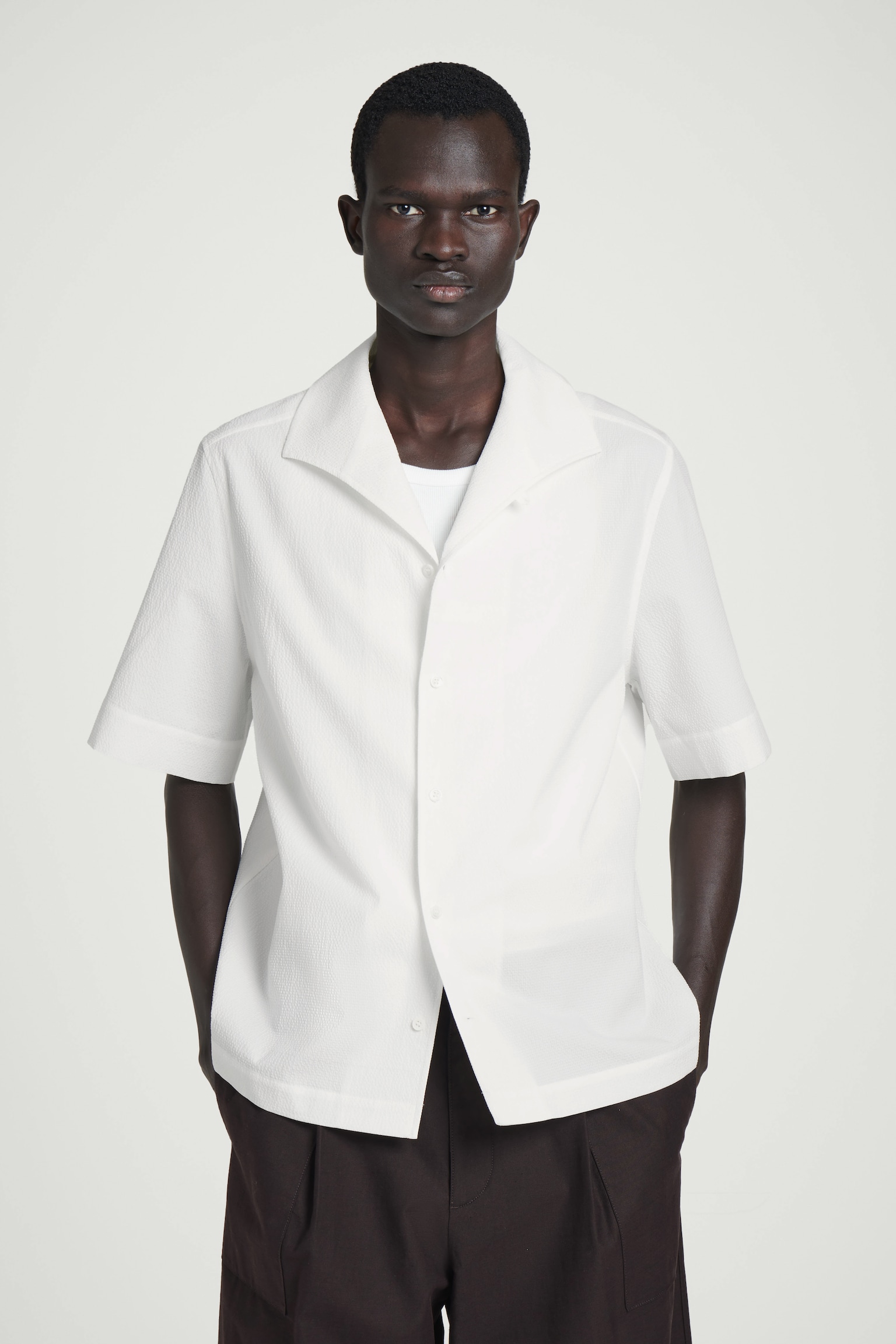 CAMP-COLLAR SEERSUCKER SHIRT - WHITE/NAVY
