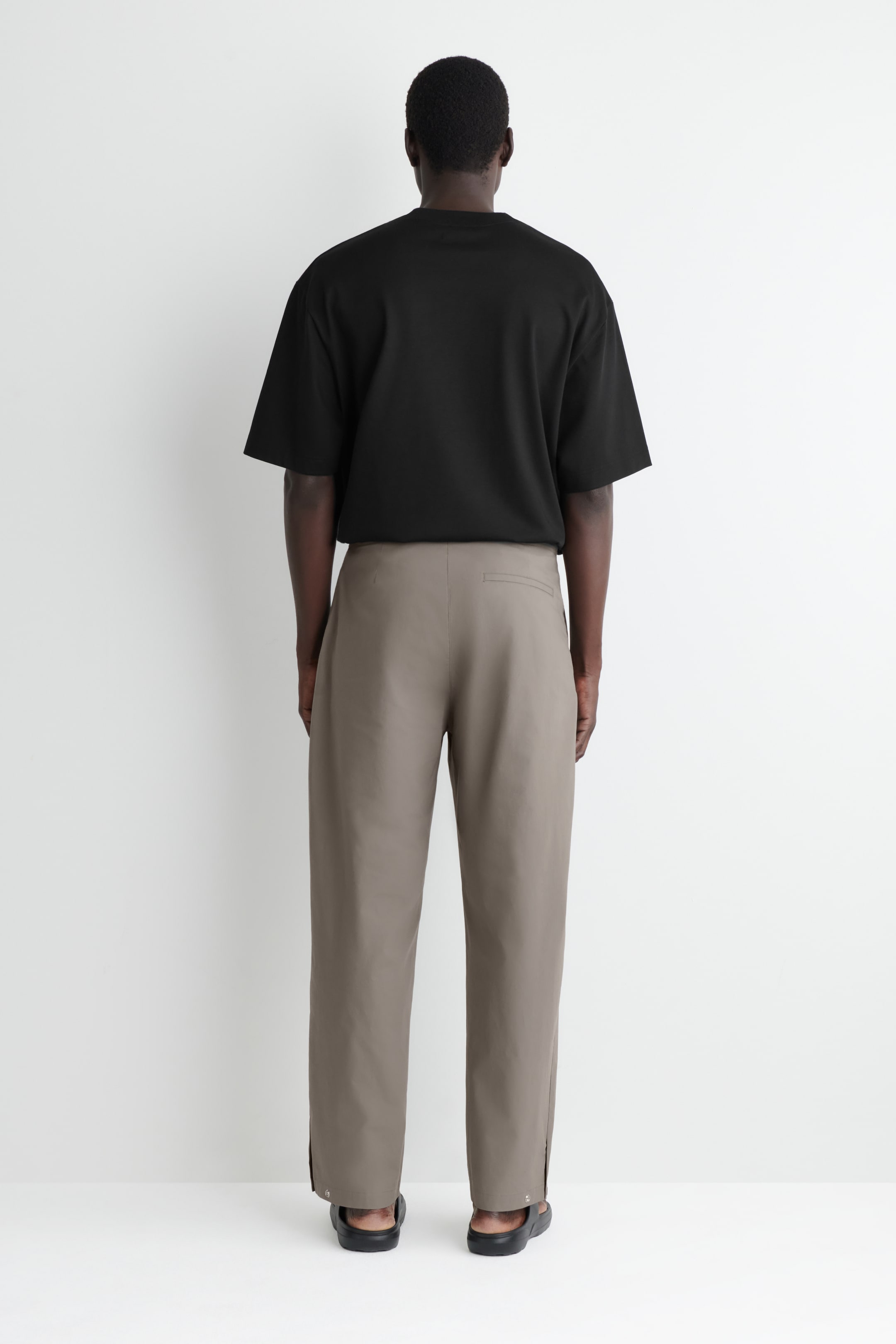 Agrandir l'image: PANTALON COURT BARREL EN COTON - GRIS - HOMME | H&M BE 4