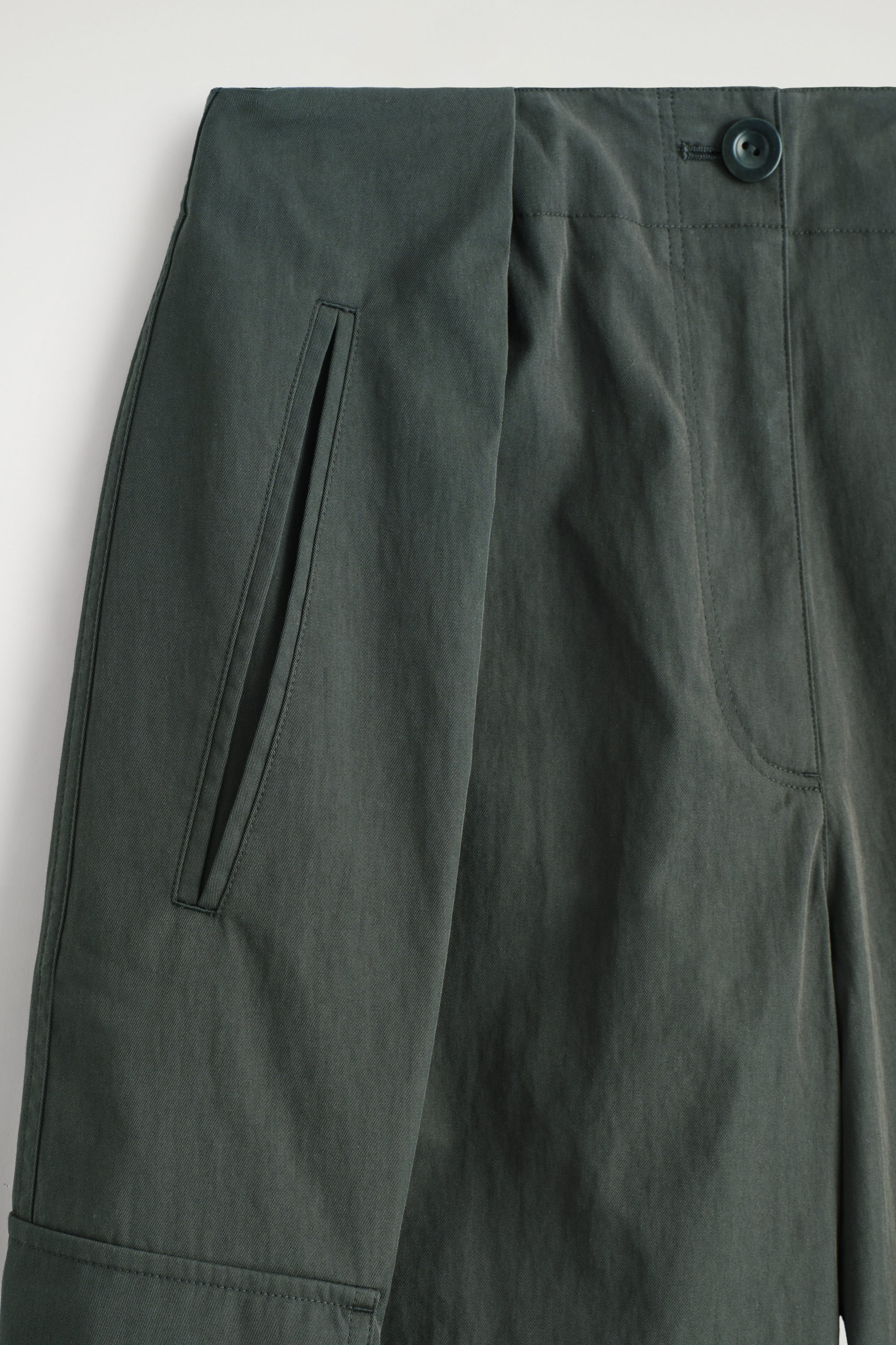 UTILITY BARREL-LEG PANTS