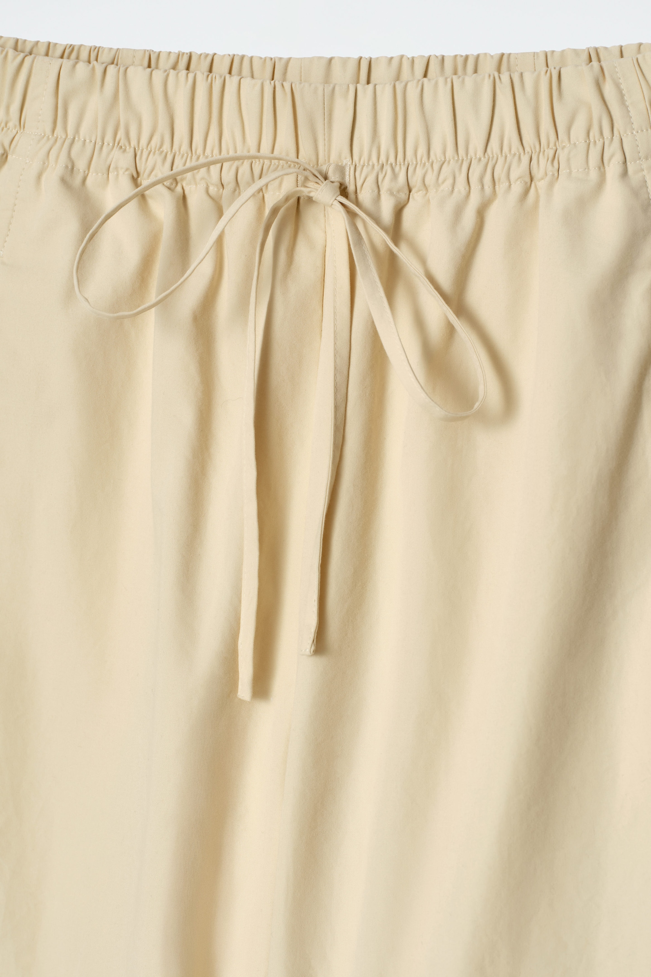 PANTALONI ELASTICIZZATI CON TAGLIO BARREL LEG