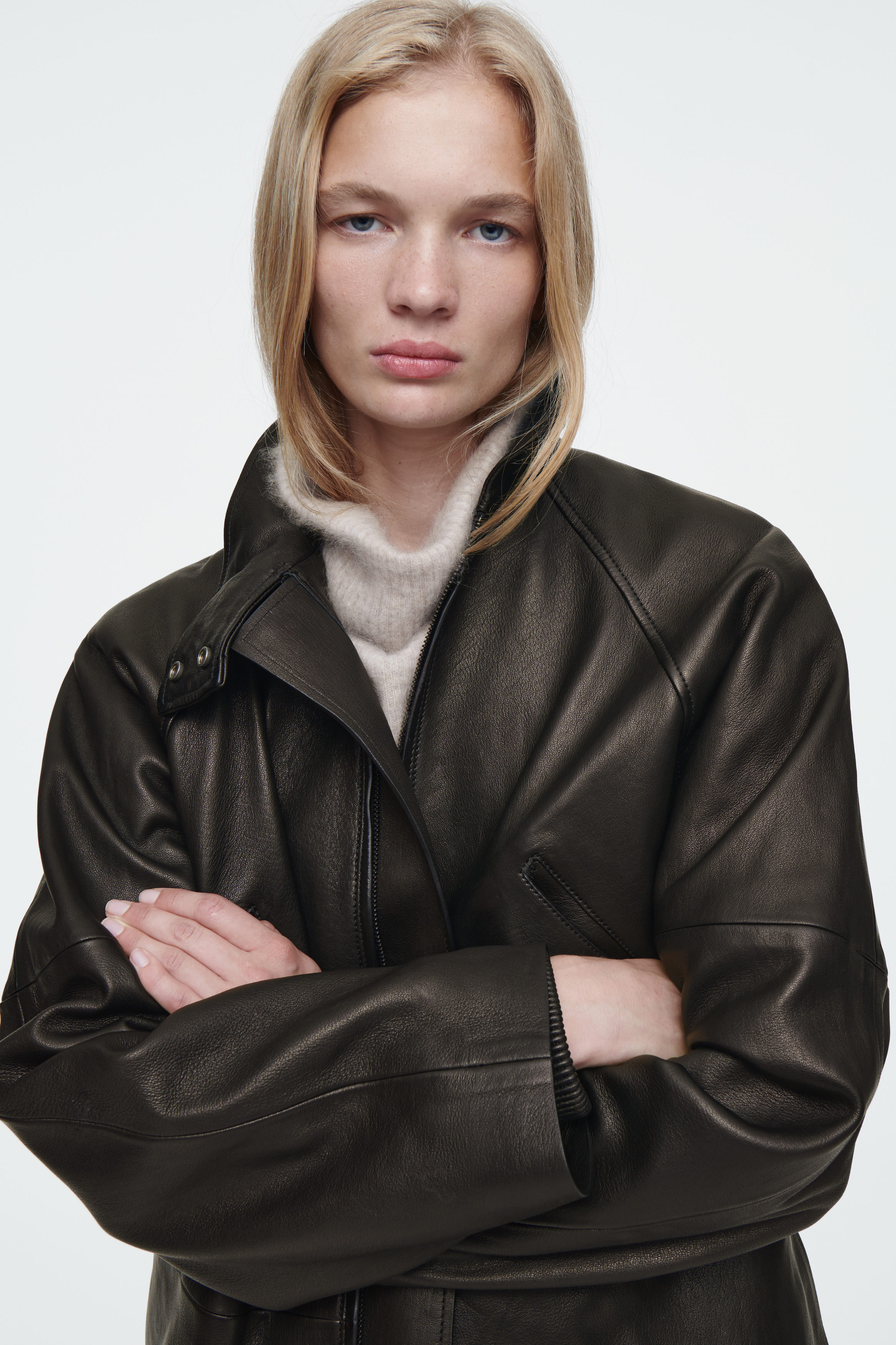 THE LEATHER JACKET - CHESTNUT | COS