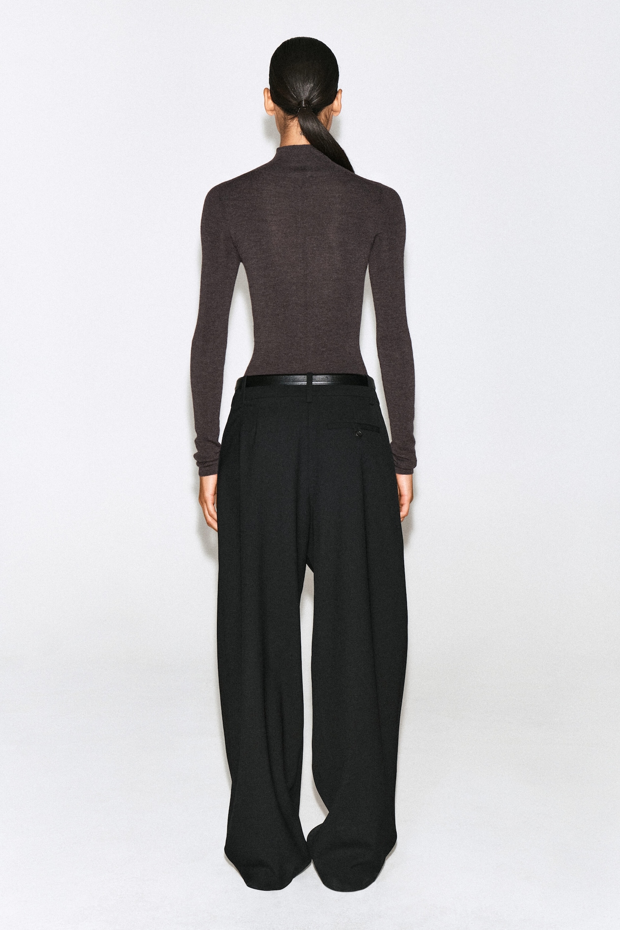 SEAMLESS MERINO WOOL MOCK-NECK BODYSUIT — BROWN MÉLANGE