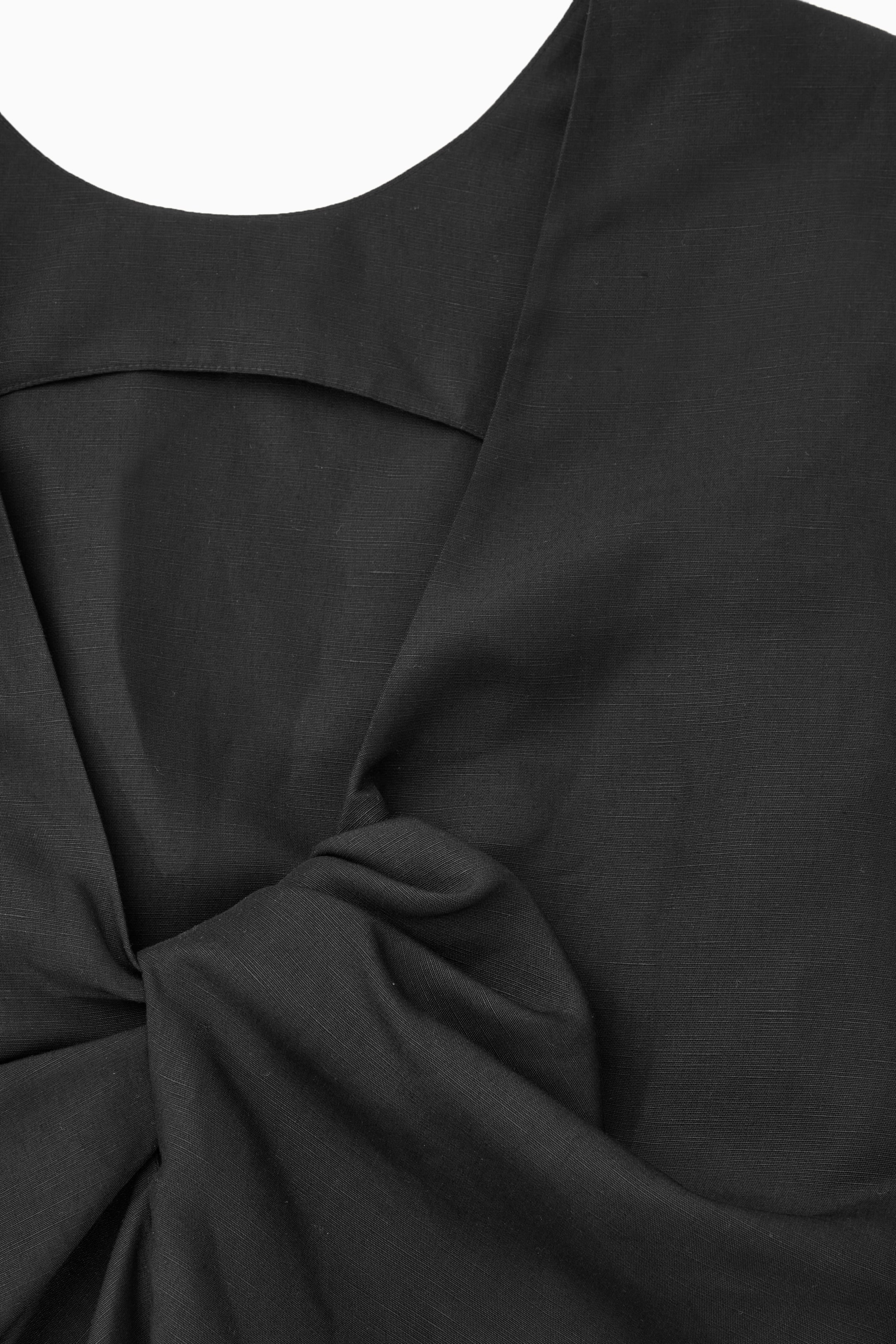 Agrandir l'image: TOP SANS MANCHES DOS TORSADÉ - NOIR - FEMME | H&M CH 2