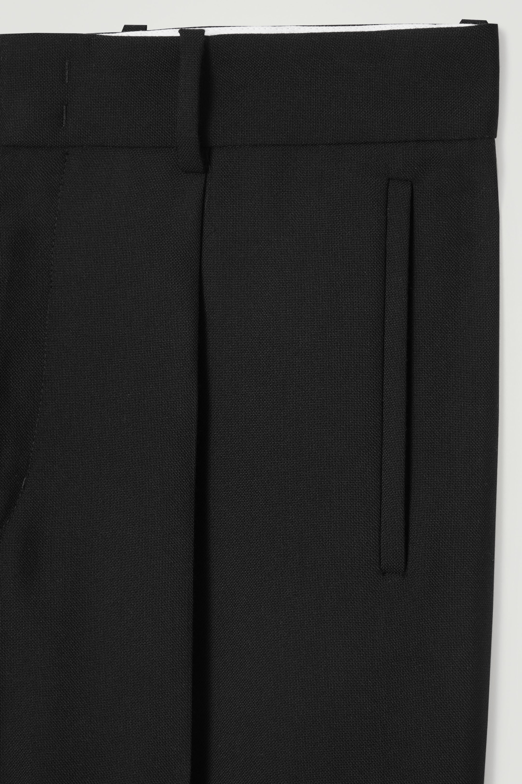THE WIDE-LEG WOOL TROUSERS