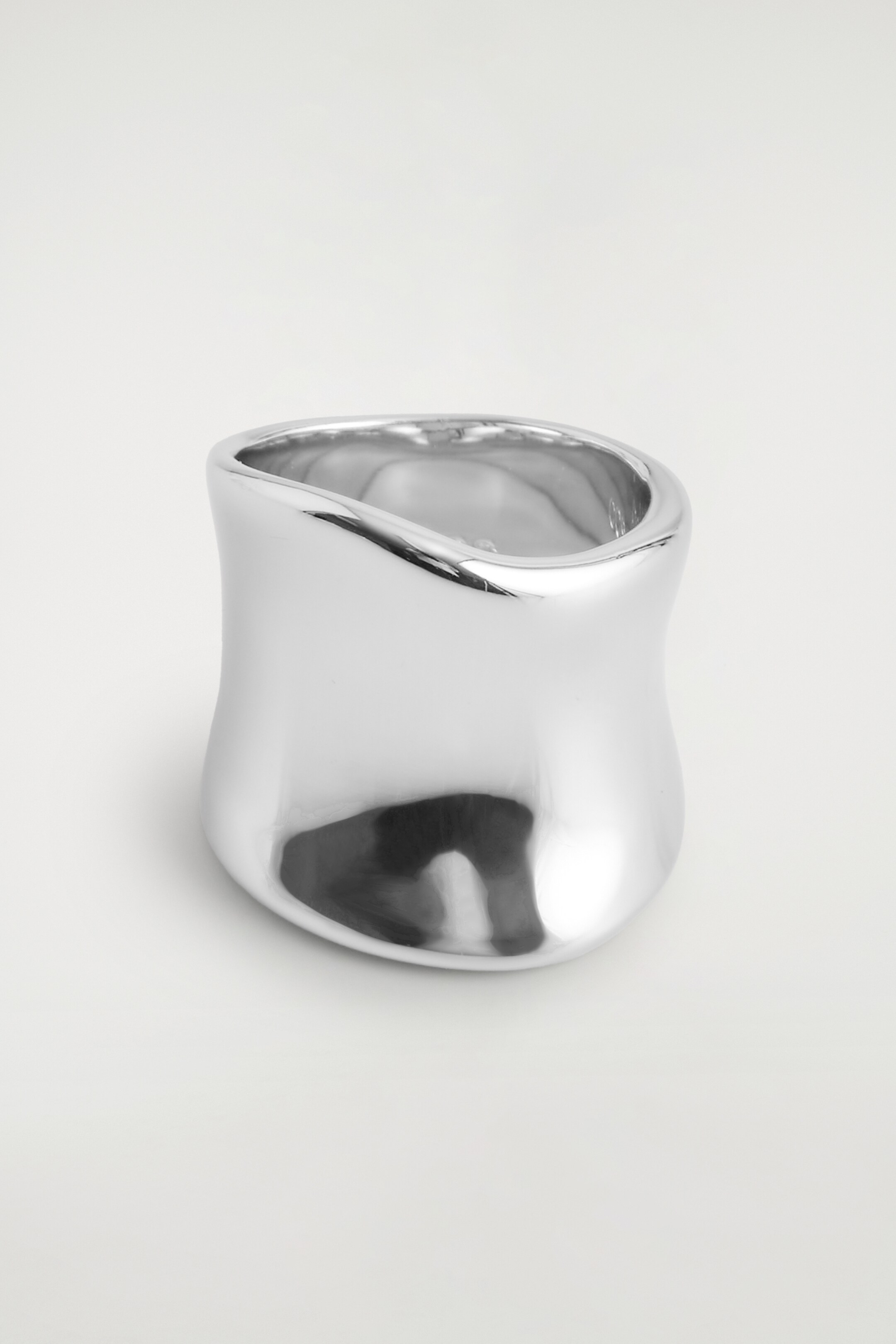 Visualizza immagine più grande: ANELLO DALLE LINEE SCOLPITE - ARGENTO - DONNA | H&M IT 2