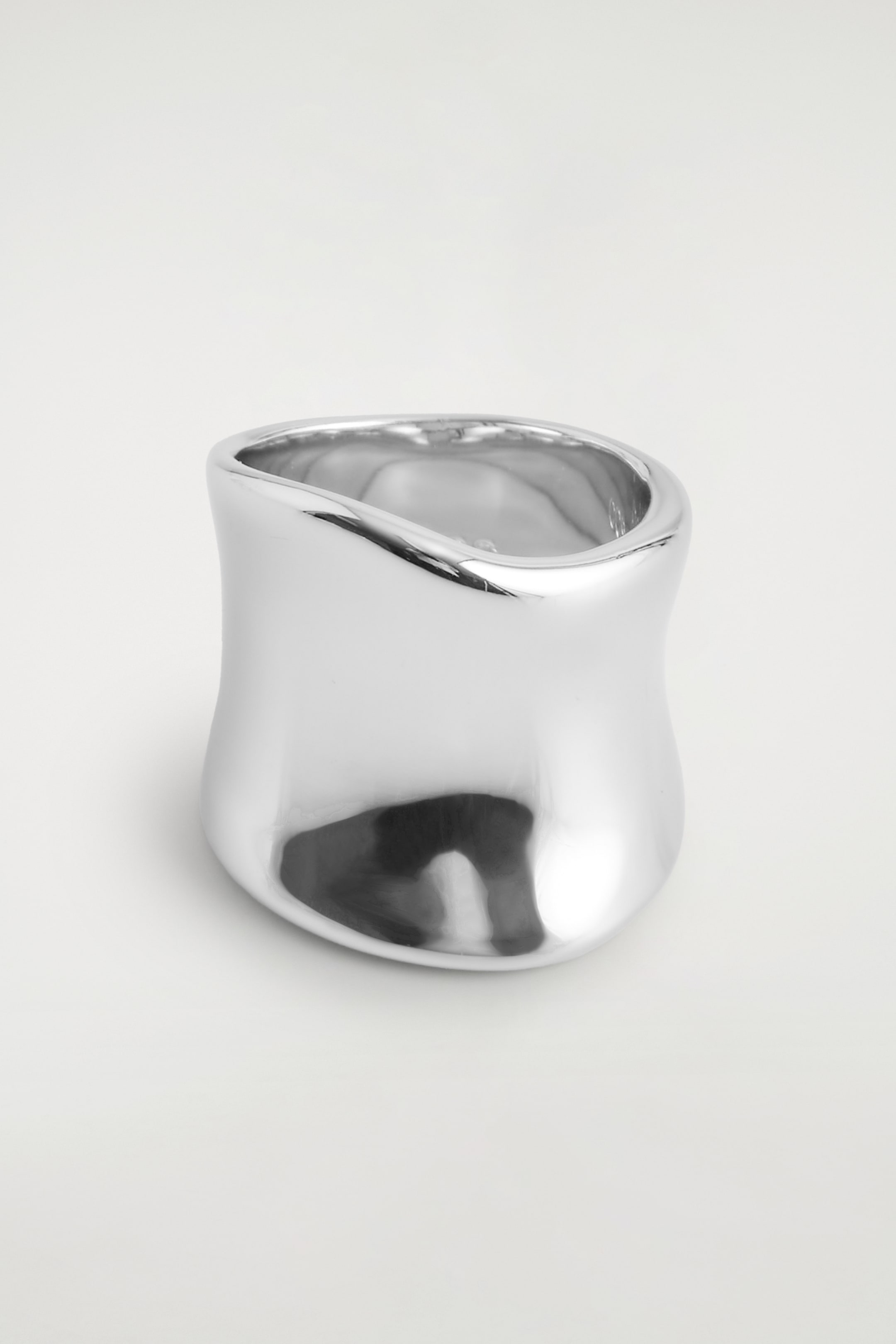 Visualizza immagine più grande: ANELLO DALLE LINEE SCOLPITE - ARGENTO - DONNA | H&M IT 2