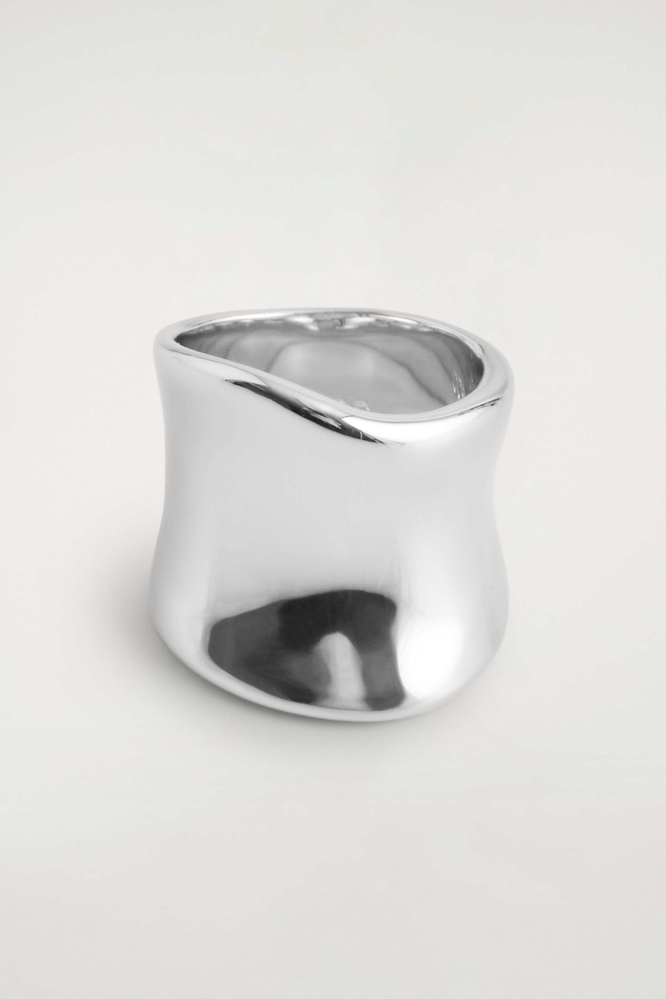 ELONGATED SCULPTED RING