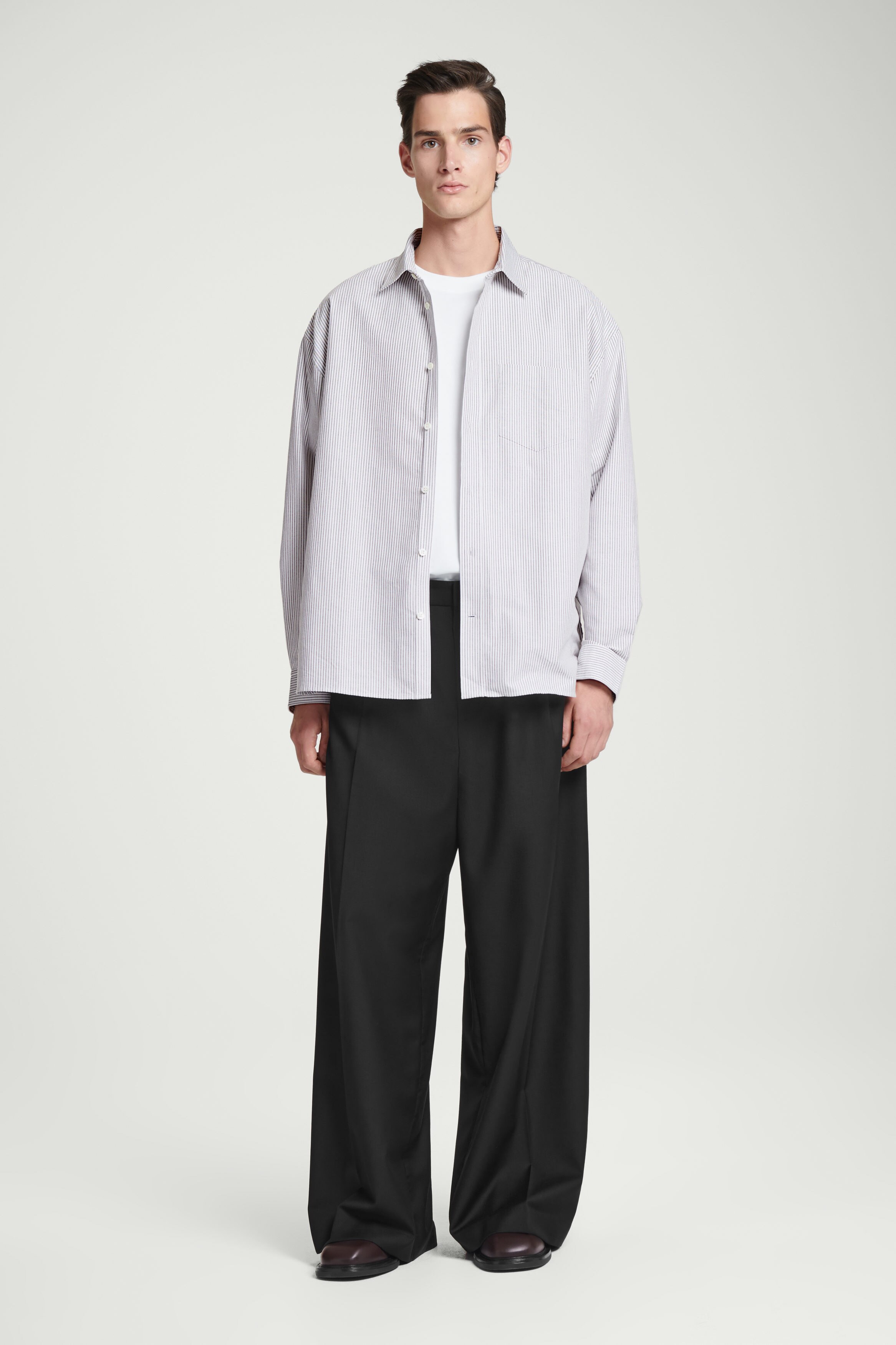 WIDE OVERSIZED COTTON OXFORD SHIRT - BROWN / STRIPED | COS