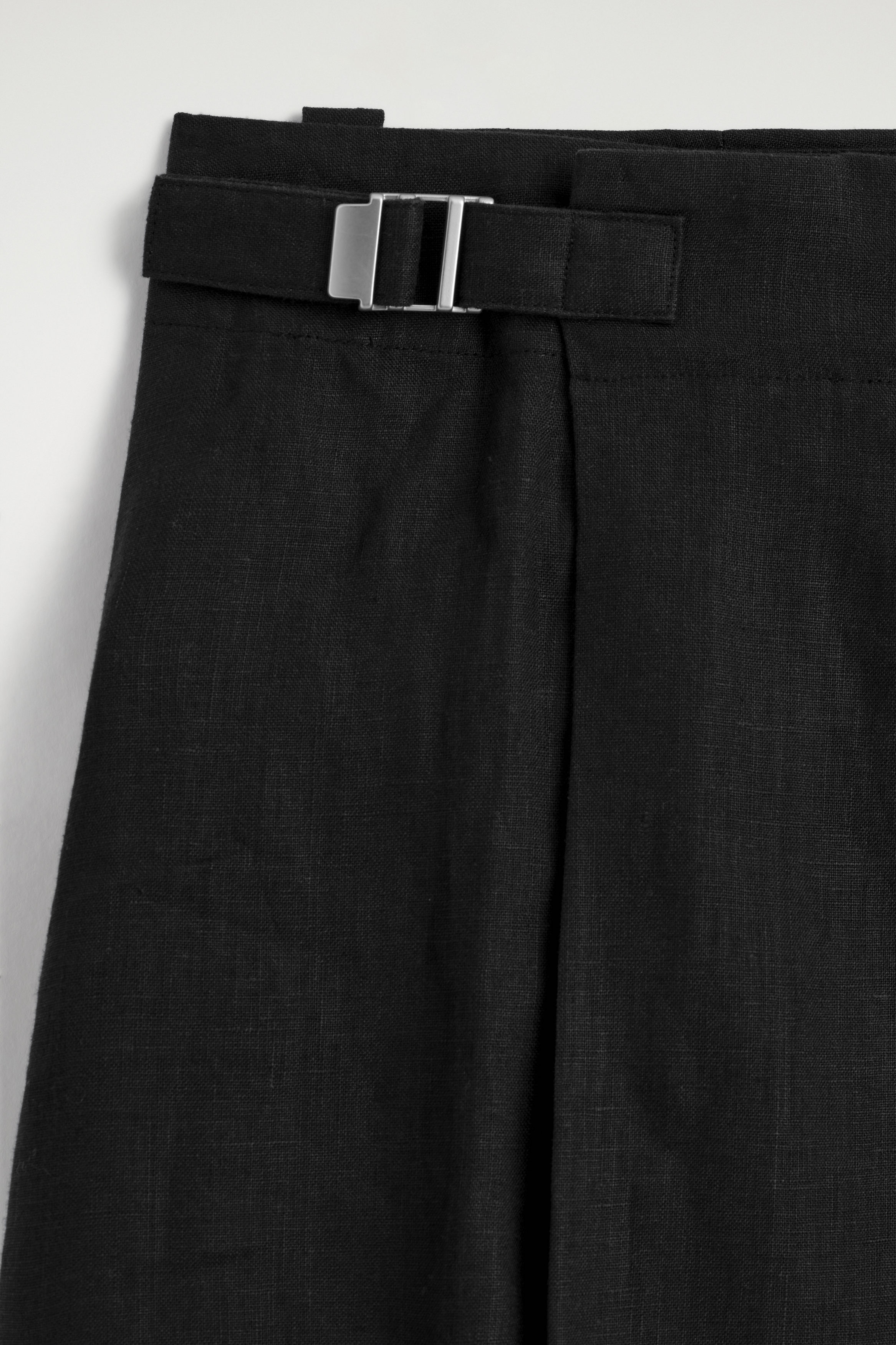 PLEATED BELTED LINEN SHORTS - thumbnail 6
