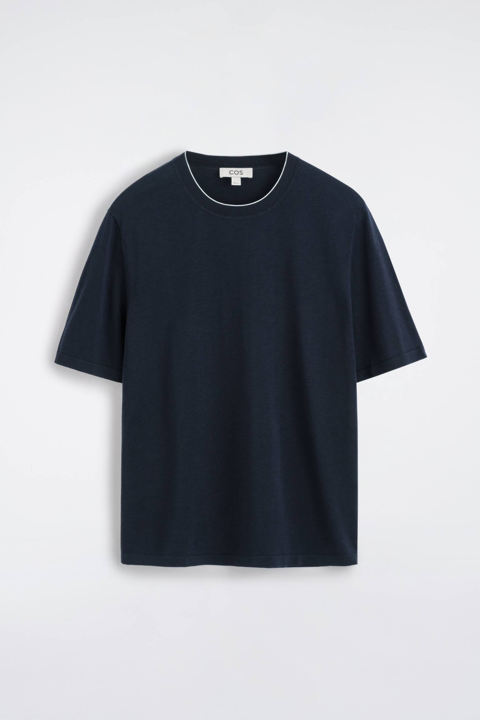 SILKE-BOMULD T-SHIRT MED KONTRASTKANTER - MARINEBLÅ/BEIGE - 1