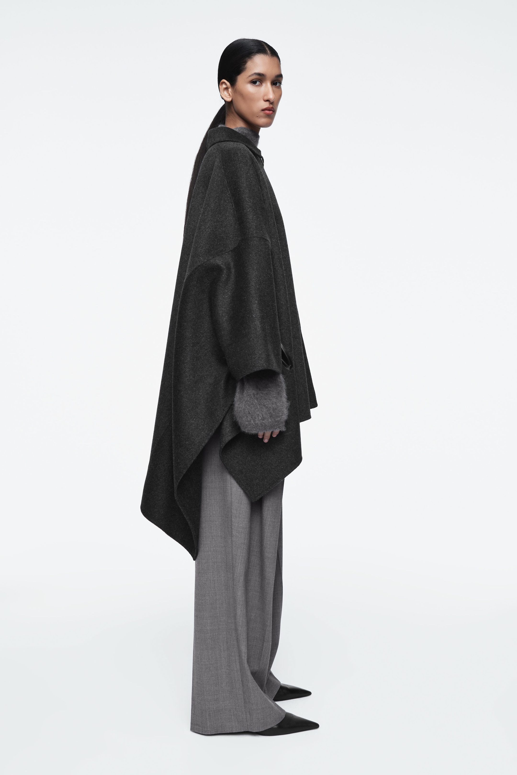 DOUBLE-FACED MERINO WOOL CAPE