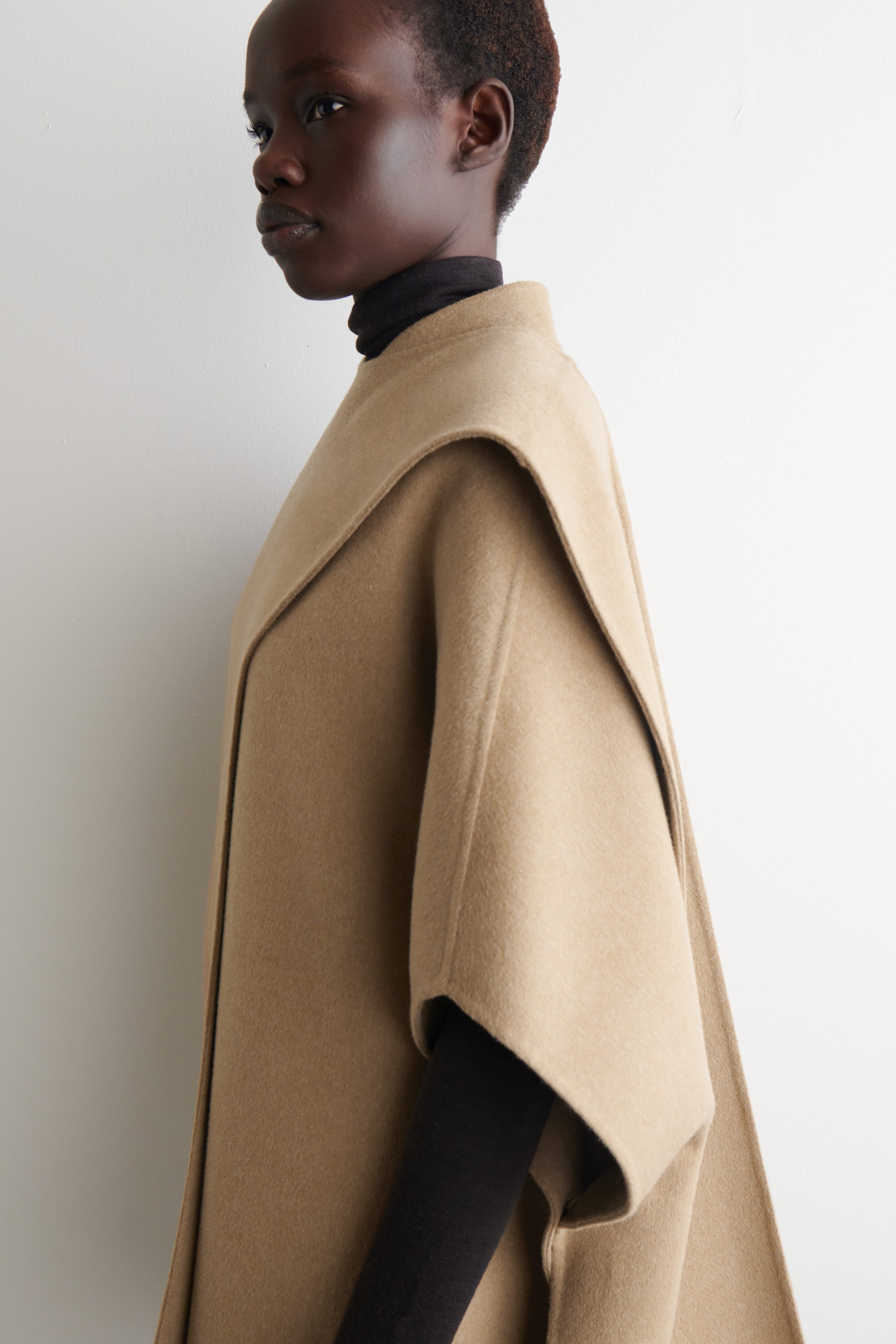 DOUBLE-FACED WOOL SCARF CAPE
