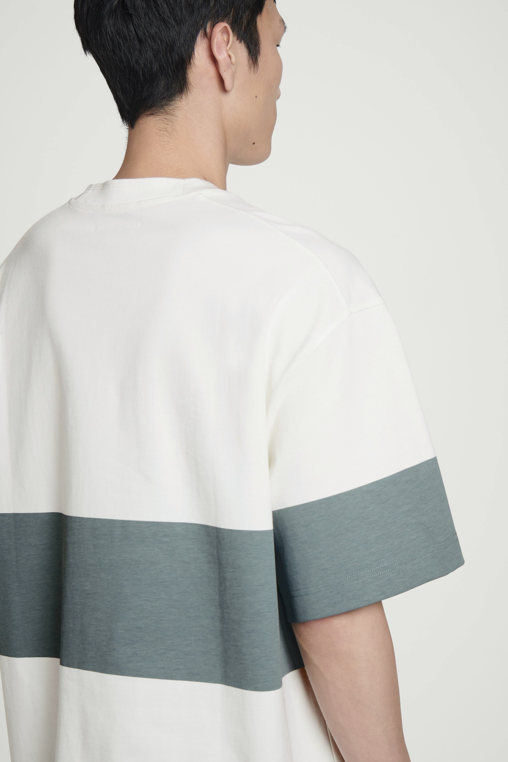 View larger image: OVERSIZED COLOUR-BLOCK COTTON T-SHIRT - WHITE / STEEL BLUE - Men | H&M GB 4
