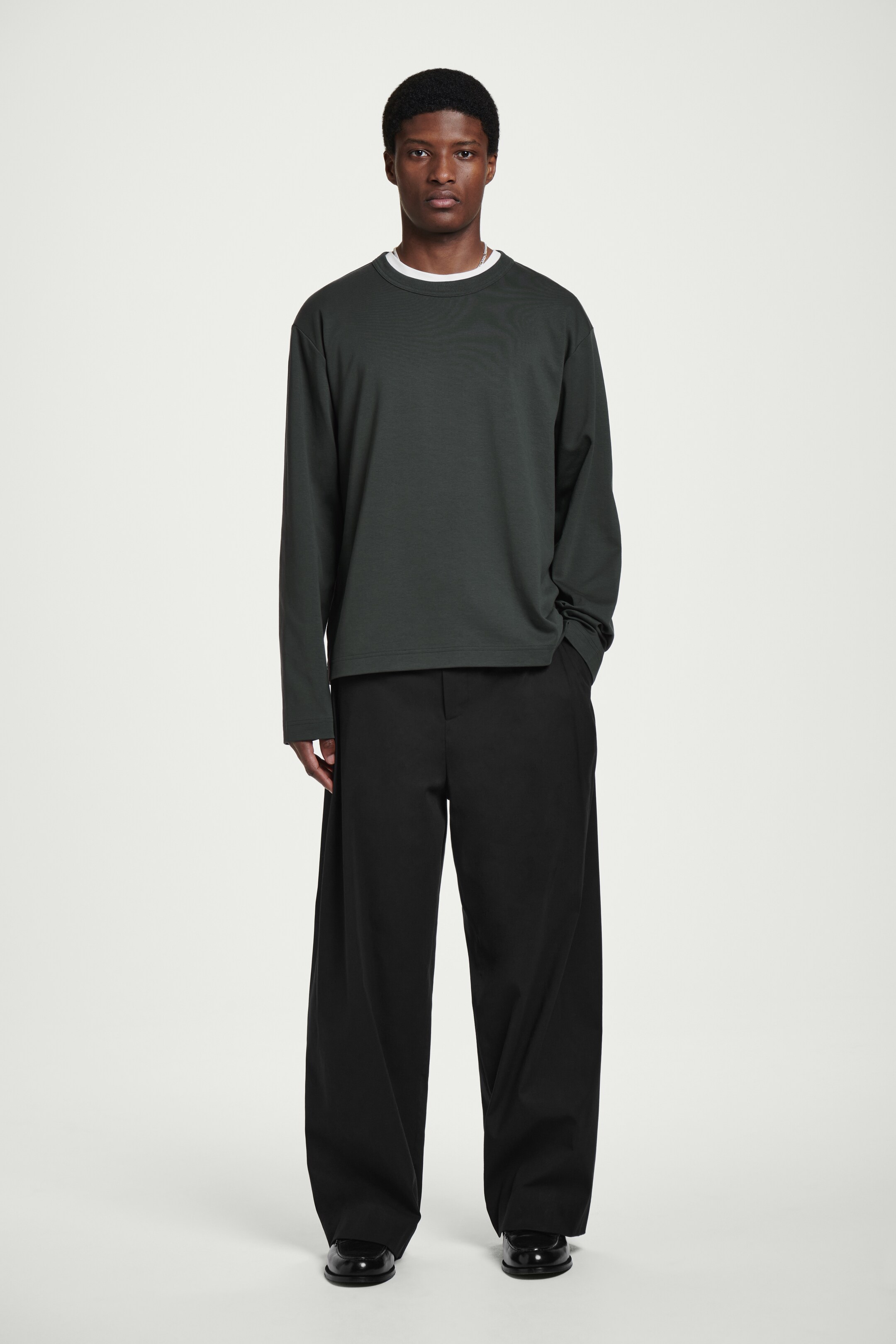 Agrandir l'image: T-SHIRT DÉCONTRACTÉ À MANCHES LONGUES EN JERSEY - VERT FONCÉ - HOMME | H&M CH 2