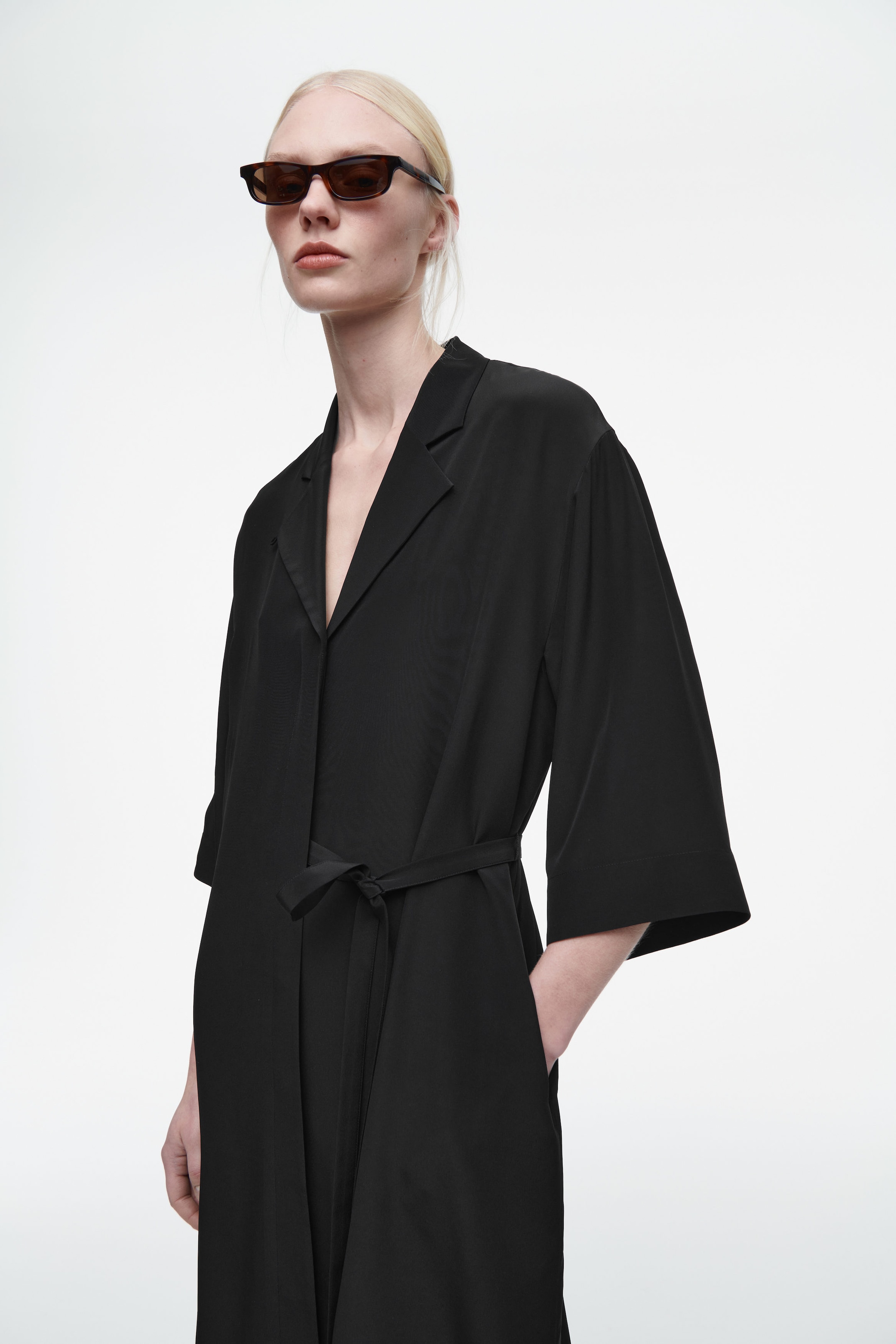 VESTIDO CAMISERO DE SEDA CON CINTURÓN