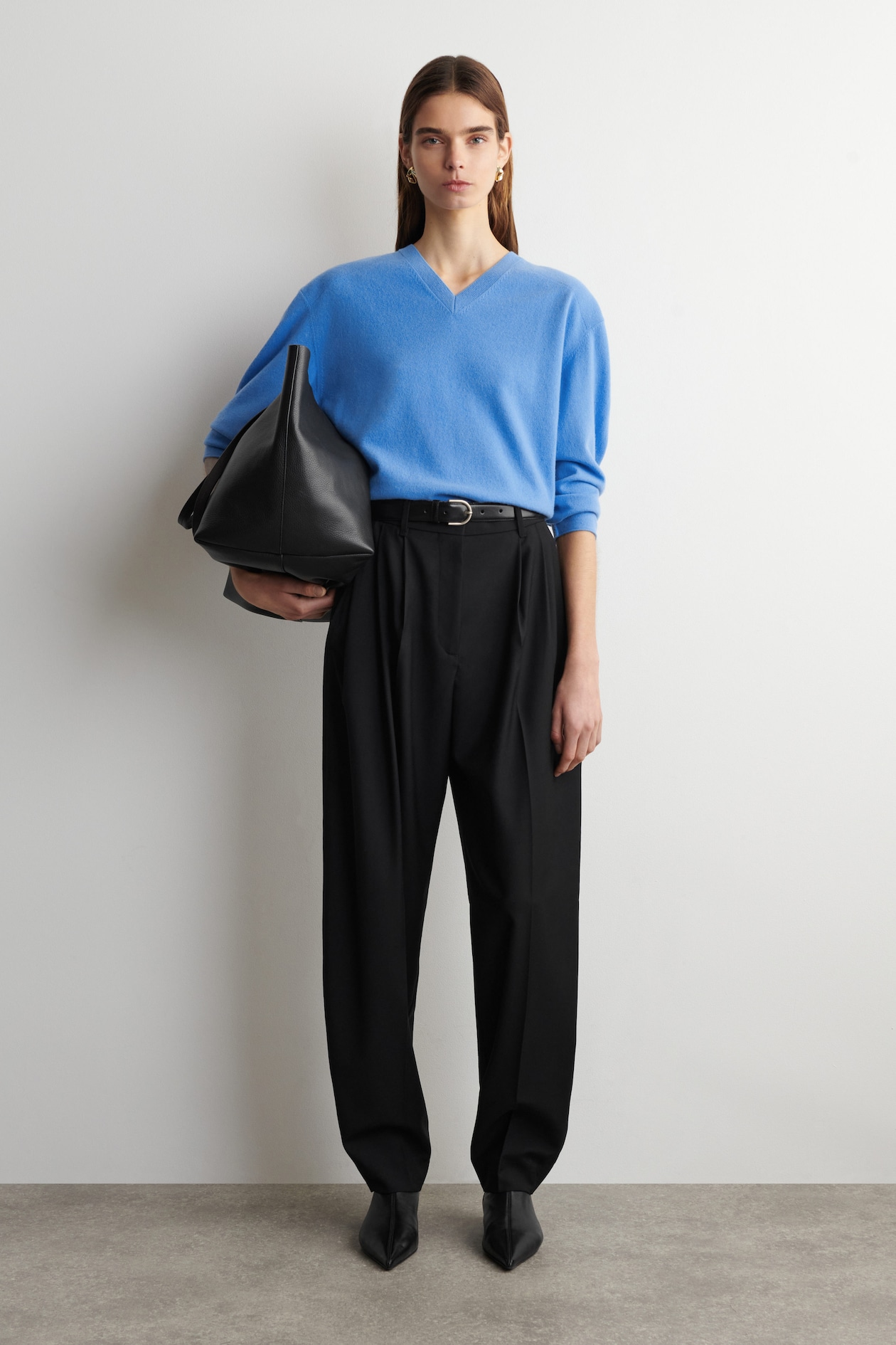 MERINO WOOL V-NECK JUMPER — BLUE