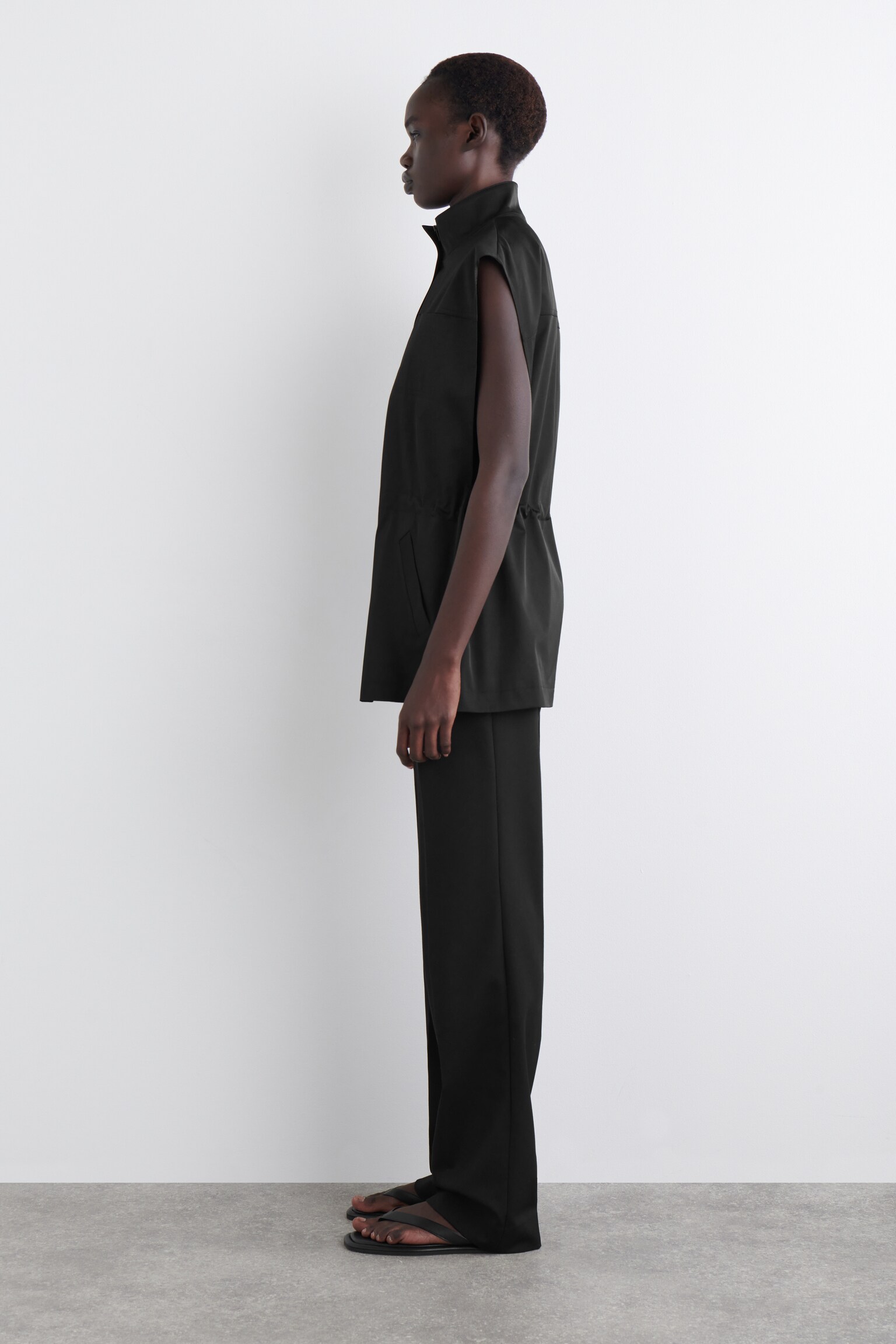 GILET UTILITY CON COLLO A LUPETTO - NERO/KAKI - 7