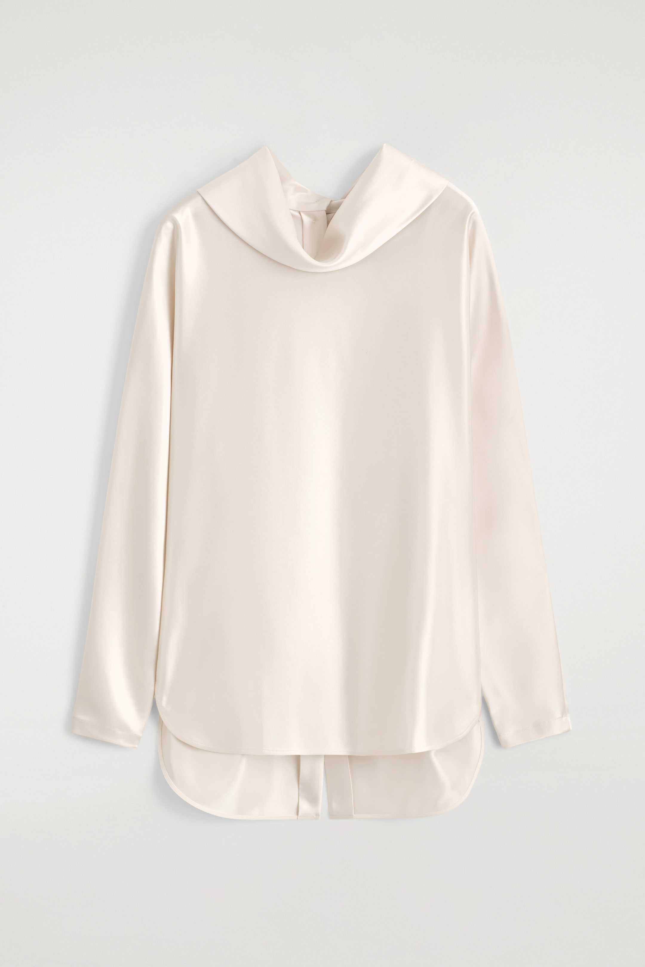 Blouse satinée à col bénitier