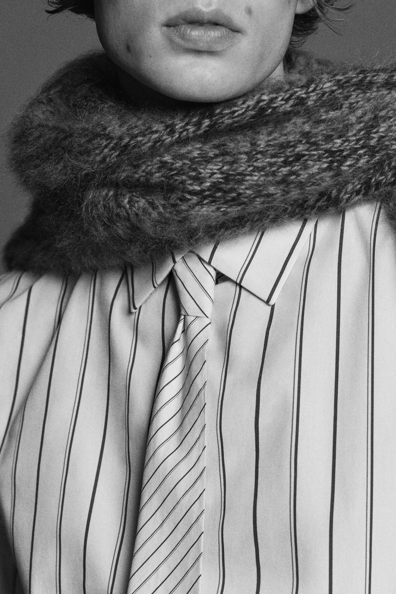 TWO-TONE BRUSHED PURE CASHMERE CREW-NECK SWEATER — MOCHA MÉLANGE