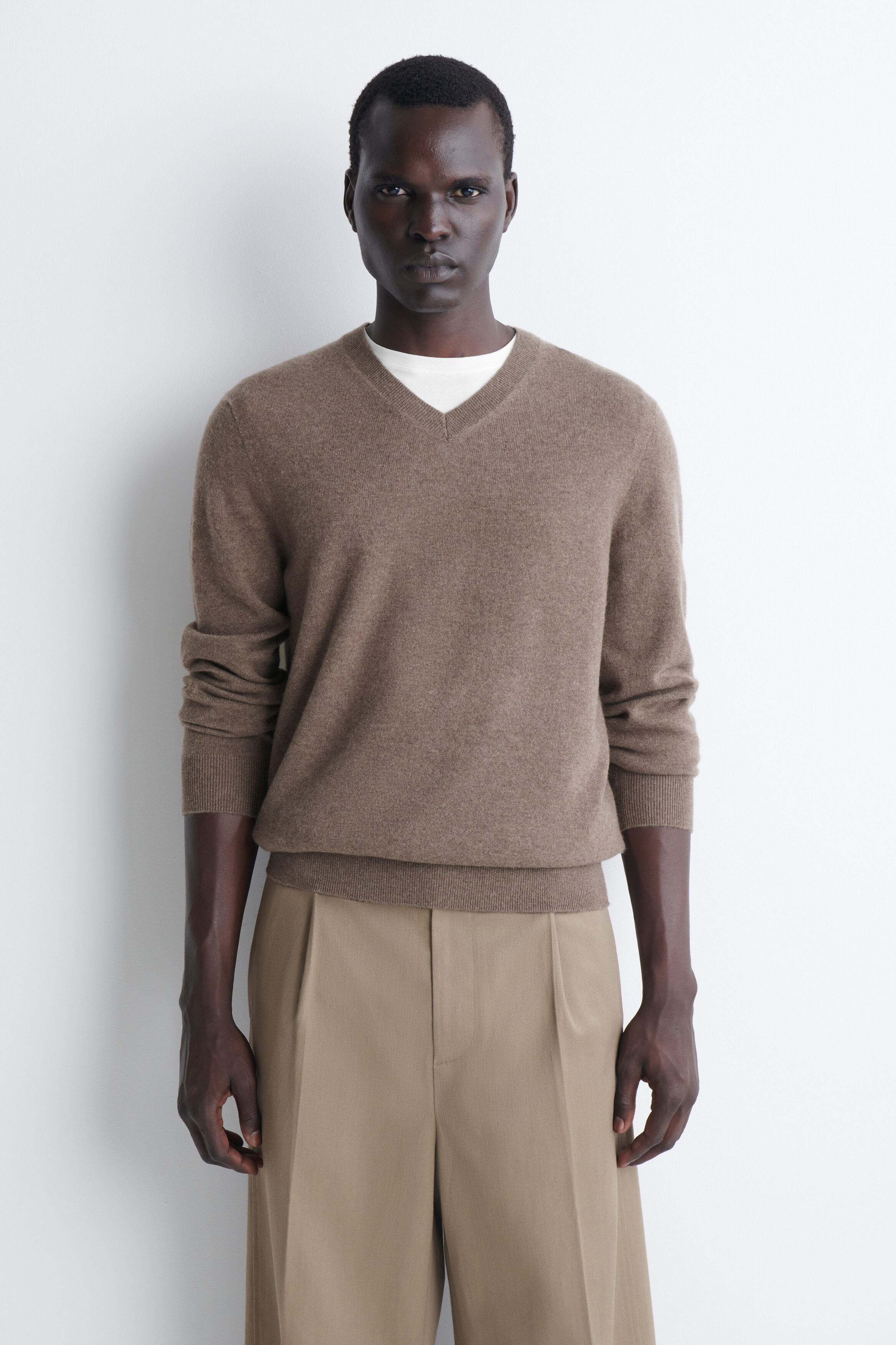 CASHMERE V-NECK SWEATER - thumbnail 7