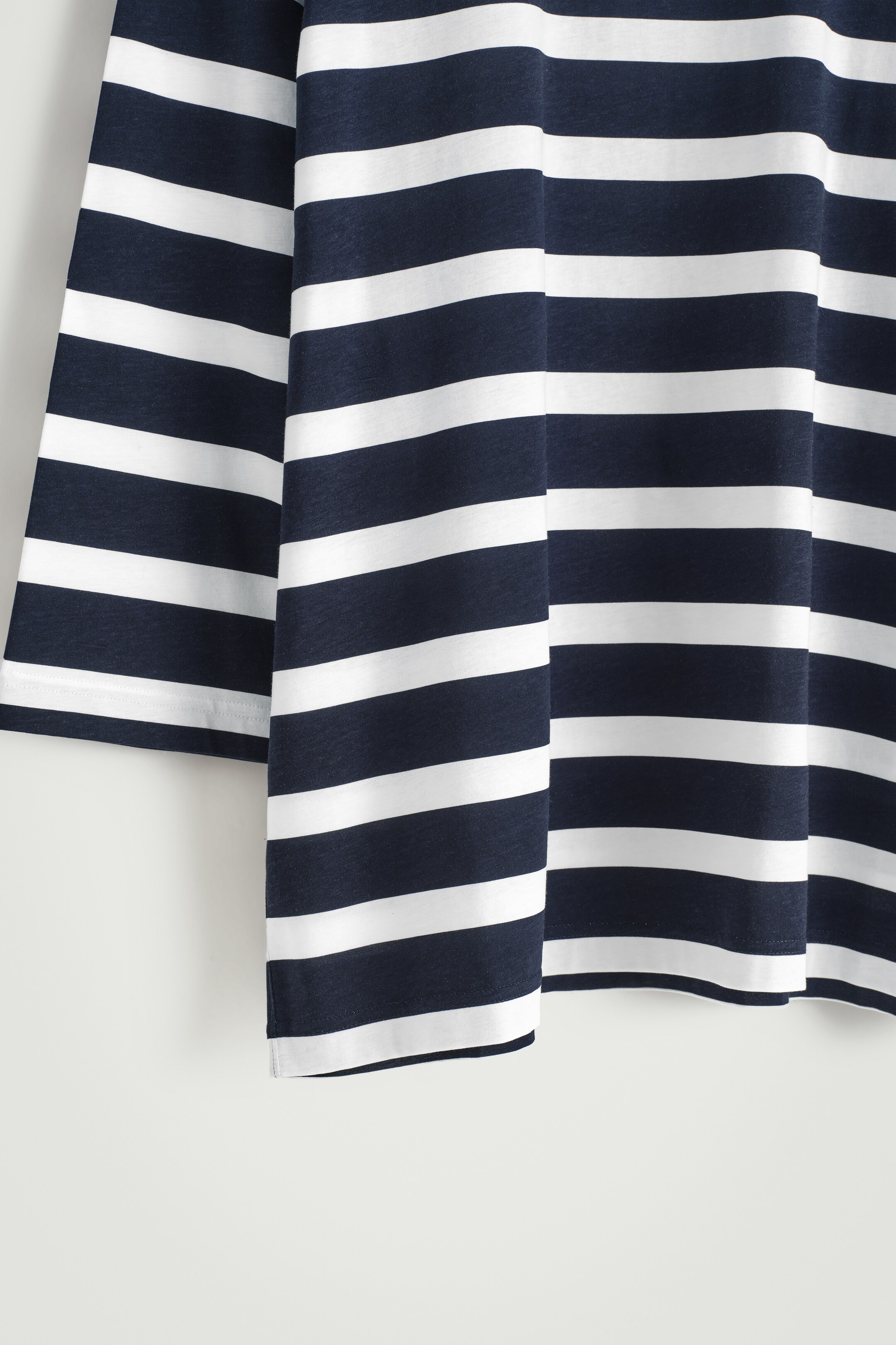 View larger image: OVERSIZED 3/4 SLEEVE T-SHIRT - NAVY / WHITE / STRIPED - Men | H&M GB 7