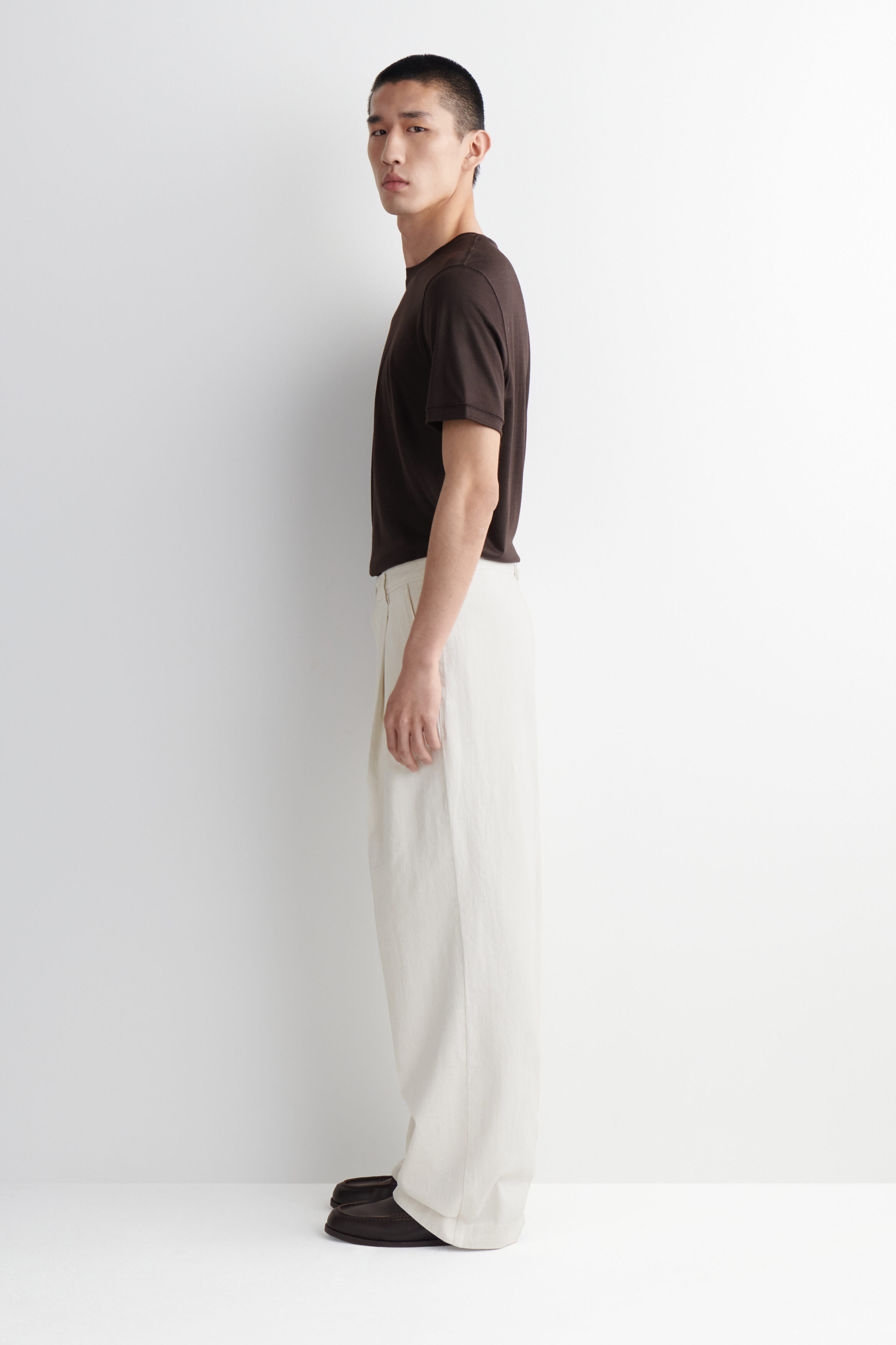 PLEATED RELAXED-FIT WIDE-LEG DENIM PANTS - thumbnail 3
