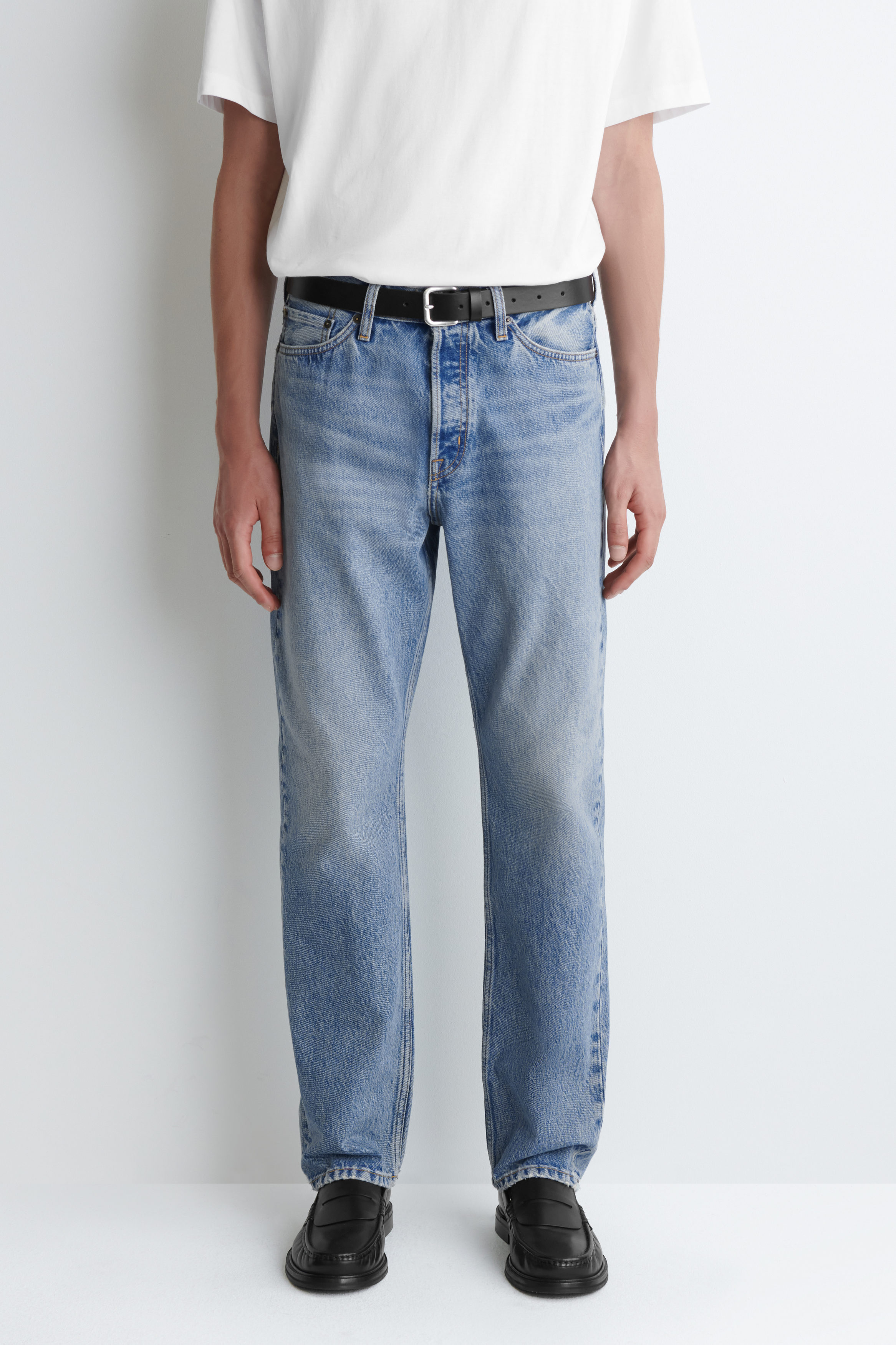 COSライトブルー ストレートデニム SIGNATURE STRAIGHT-LEG JEANS - BLUE | COS