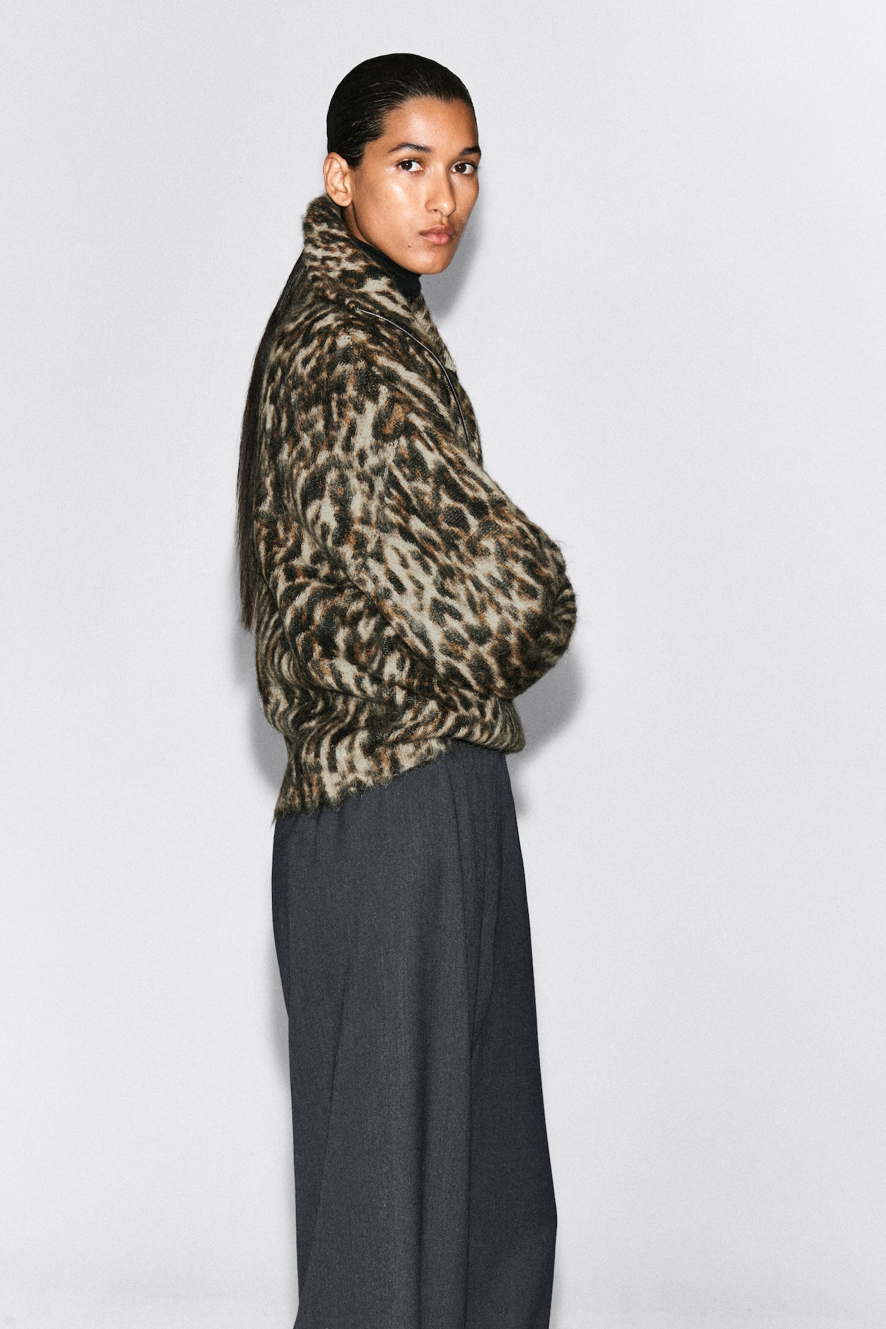 LEOPARD-JACQUARD ZIP-UP SWEATER — BROWN / LEOPARD