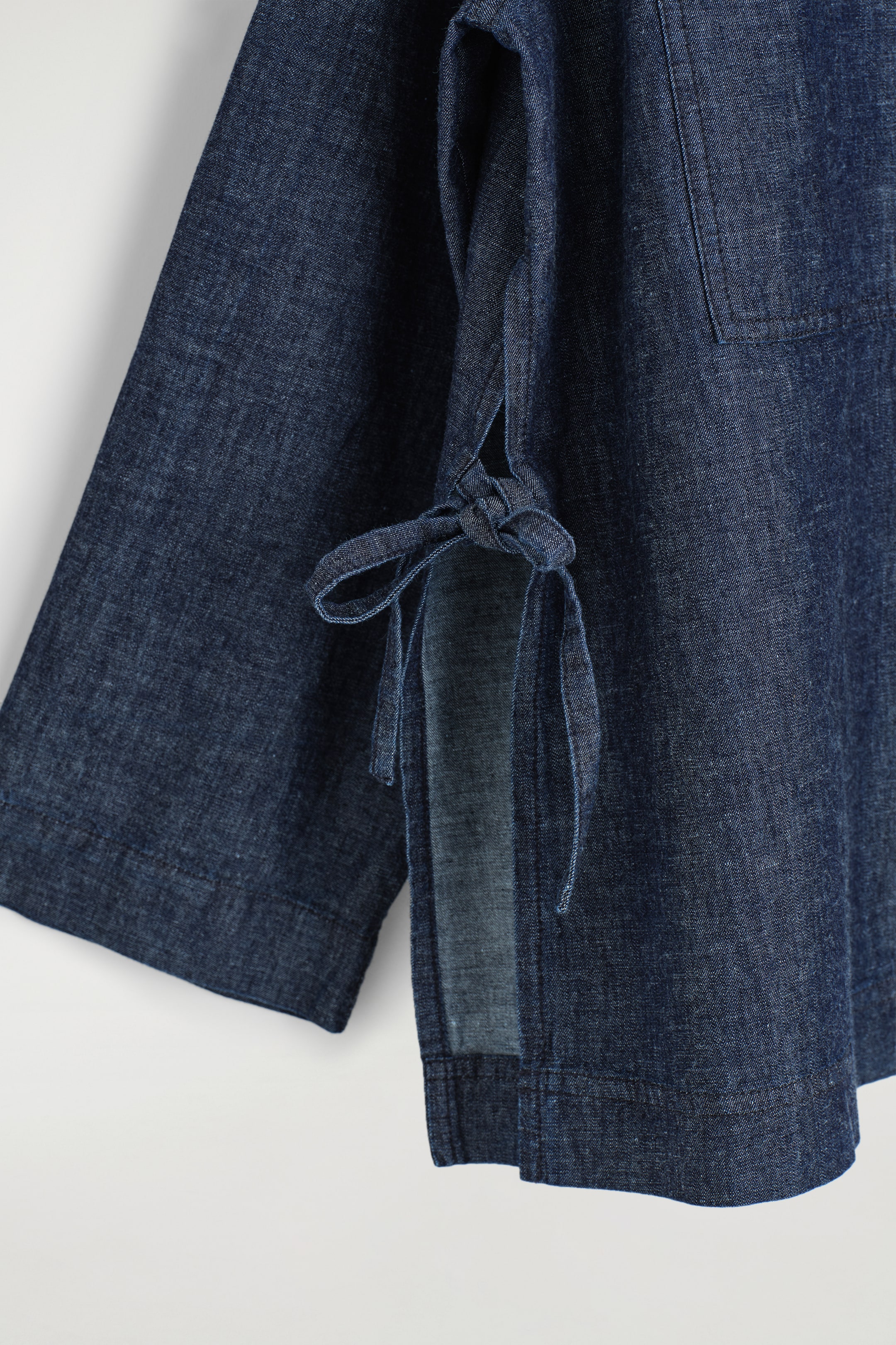 Se større billede: OVERSHIRT I DENIM MED BINDEBÅND I SIDEN - INDIGO - DAME | H&M DK 7