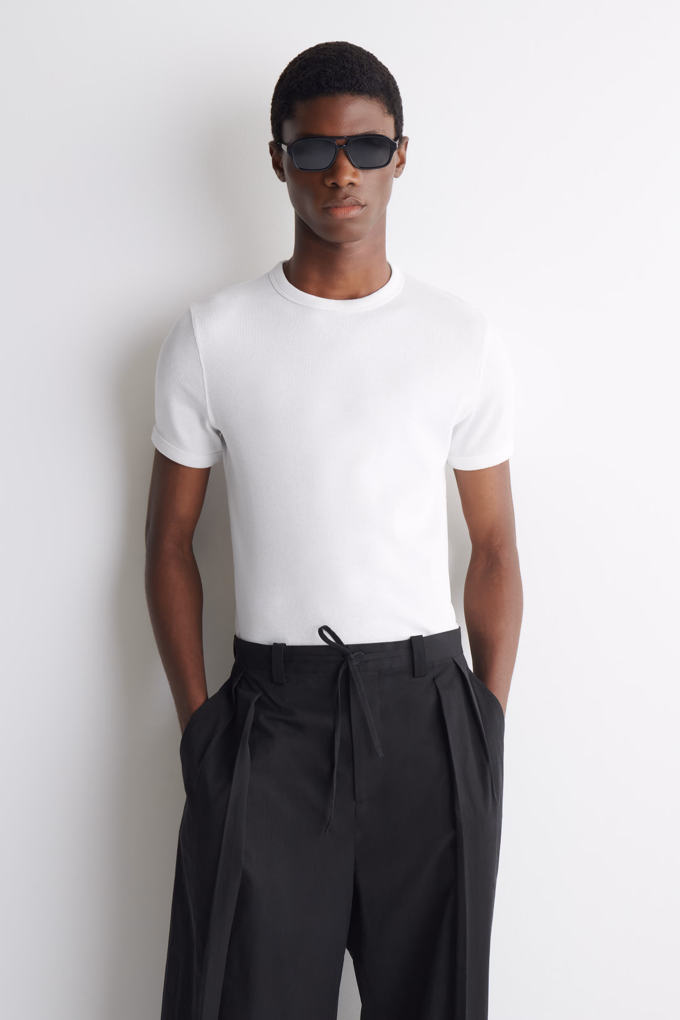 MAN IN SLIM FIT WHITE TSHIRT