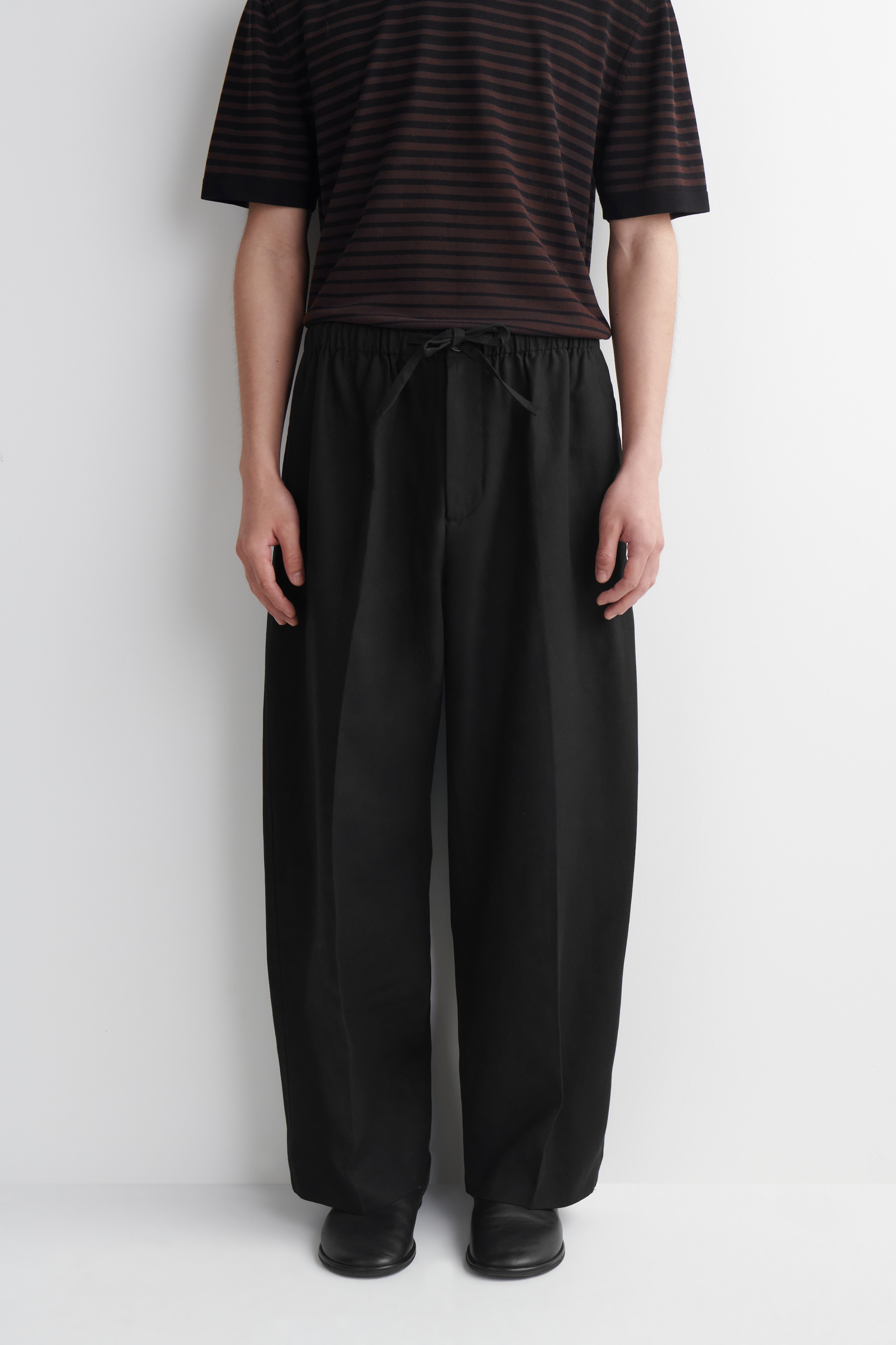 black mens barrel trousers with tie waist in black