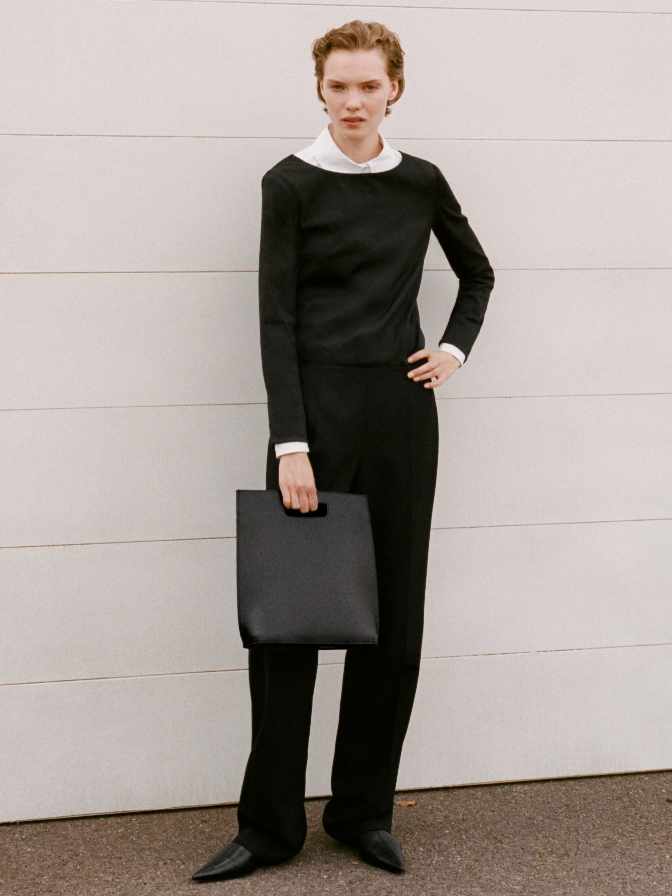 Women in jumper and bag