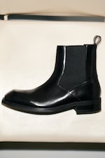 Placeholder for: Black shoe facing up right