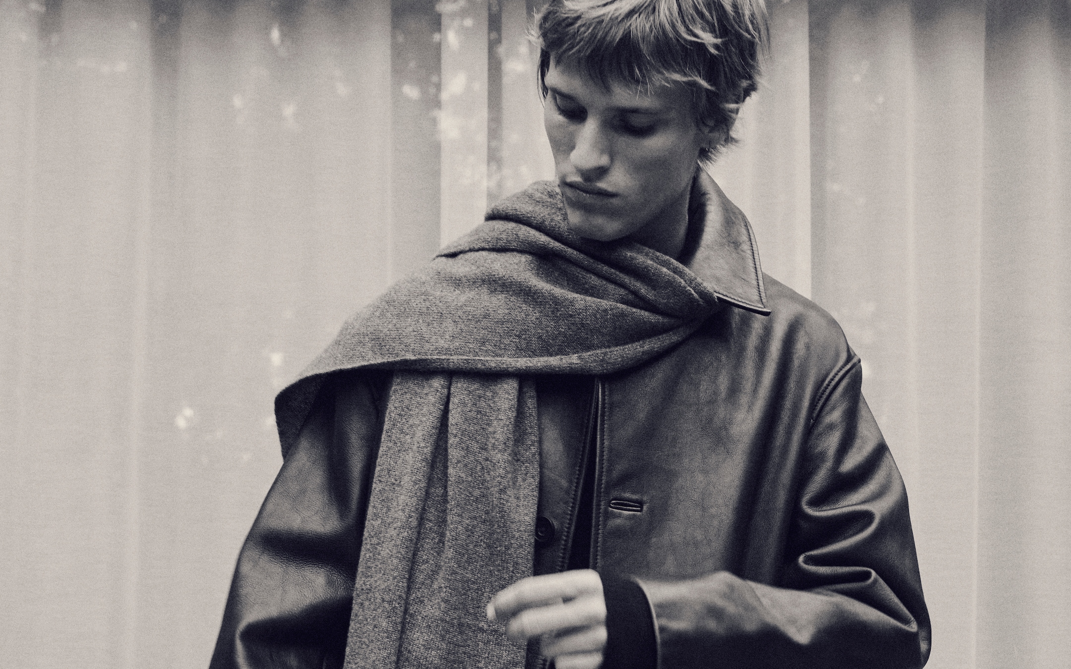 Black and white cashmere scarf